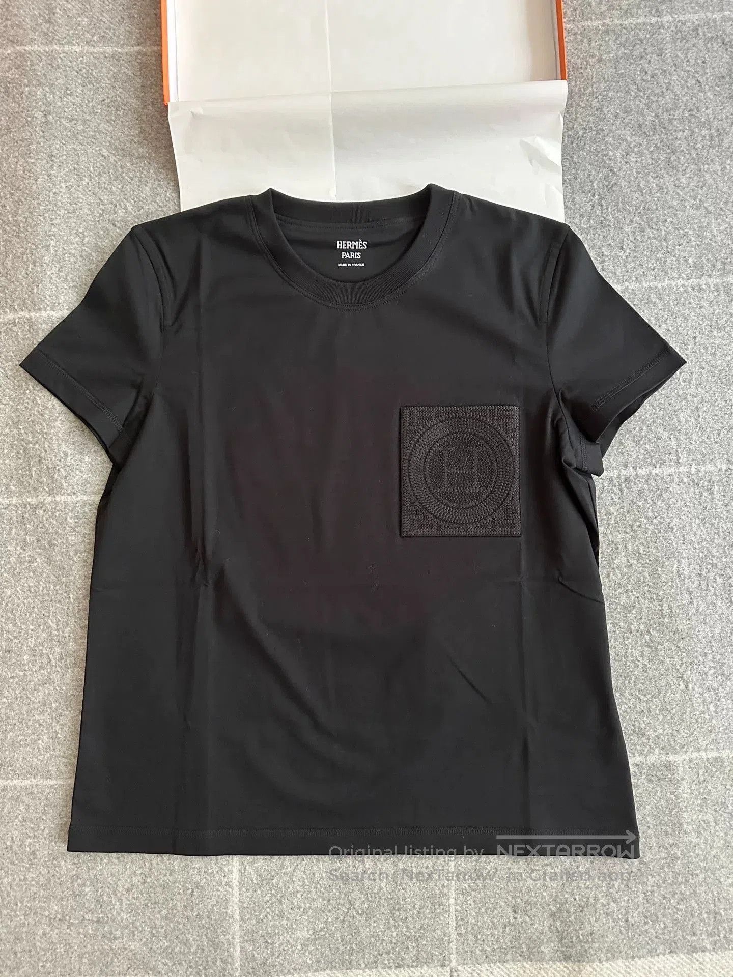 Hermes Women's Black Short Sleeve T-shirt.