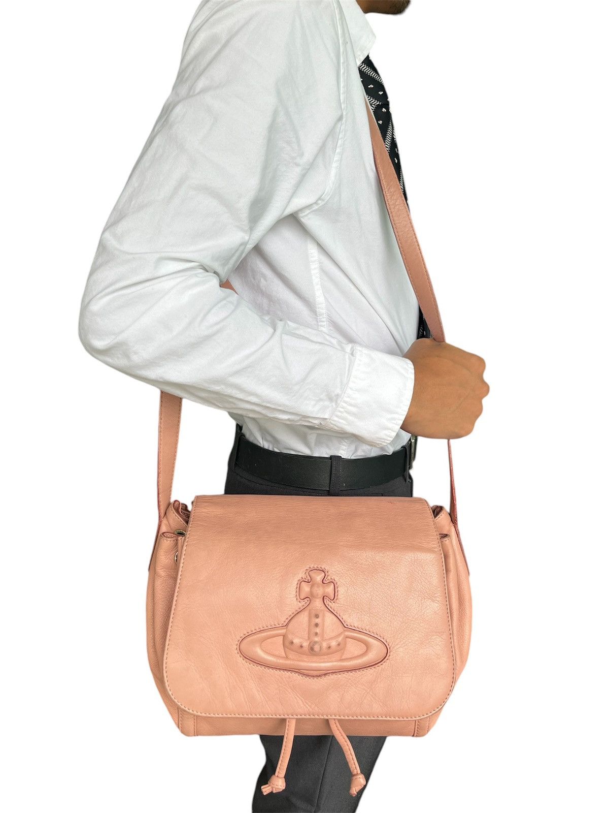 Vivienne Westwood Genuine Leather Shoulder Bag in Pink, Women's