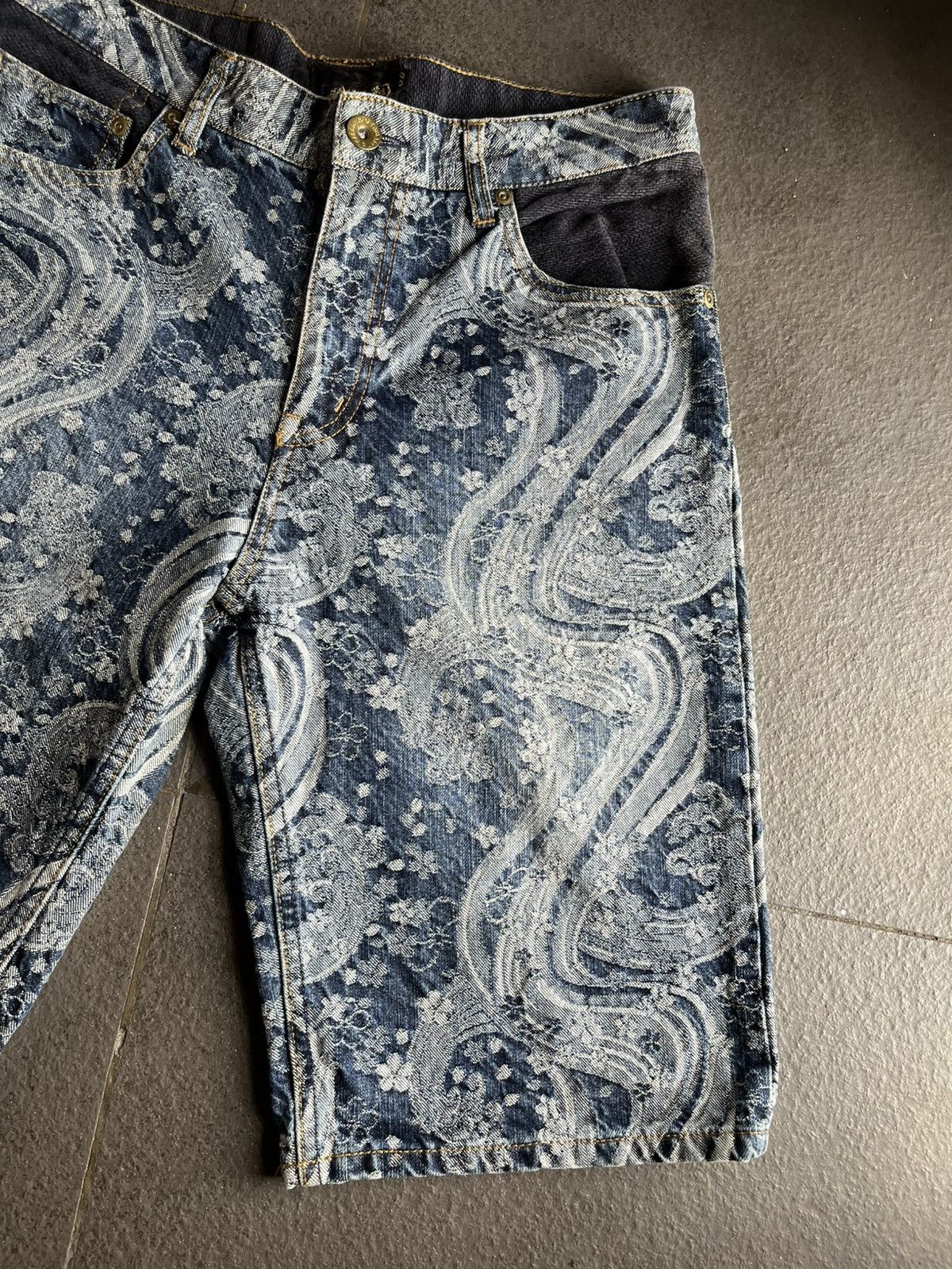 Karakuri Tamashii Japanese Great Wave and Sakura embroidery Jorts Y2K Size US 32 / EU 48 - 3 Thumbnail