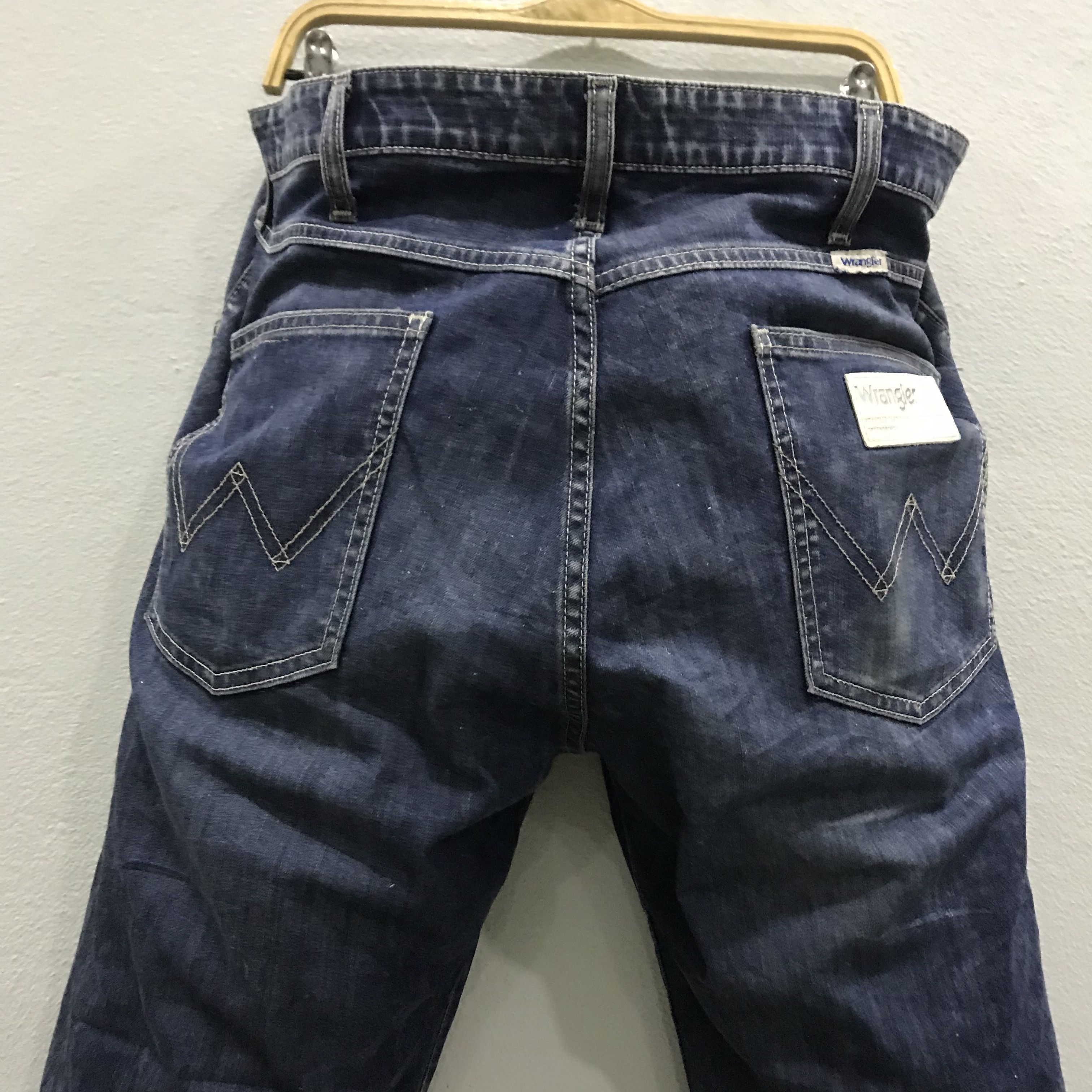 Wrangler Vintage Wrangler Jeans Dark Wash Distressed Straight Leg Size US 36 / EU 52 - 10 Thumbnail