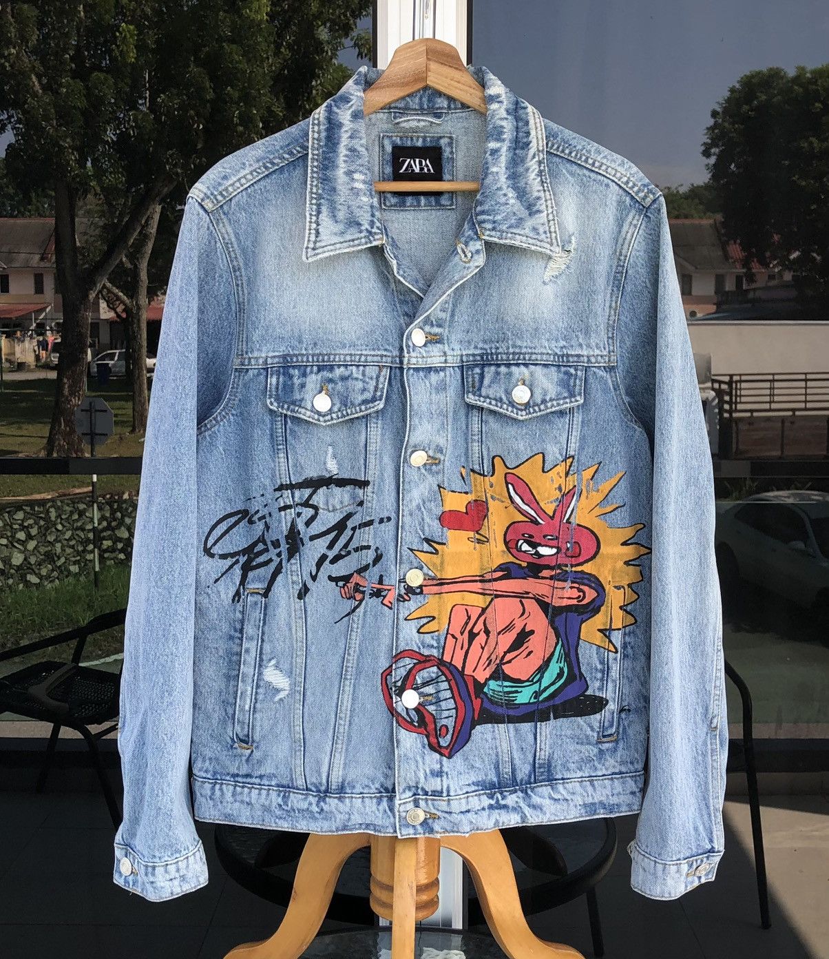 Zara SS 2023 ZARA DENIM JACKET WITH GRAFFITI PRINT Size US M / EU 48-50 / 2 - 10 Thumbnail
