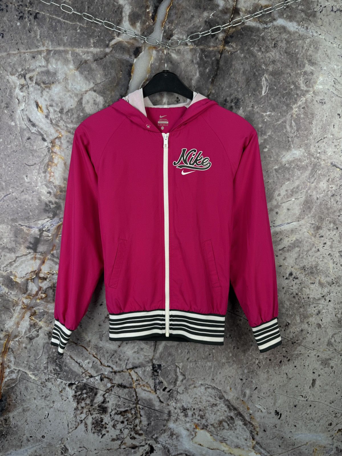 Nike × Vintage Women’s Nike Windbreaker Jacket Sportswear Size XS Size XS / US 0-2 / IT 36-38 - 1 Thumbnail