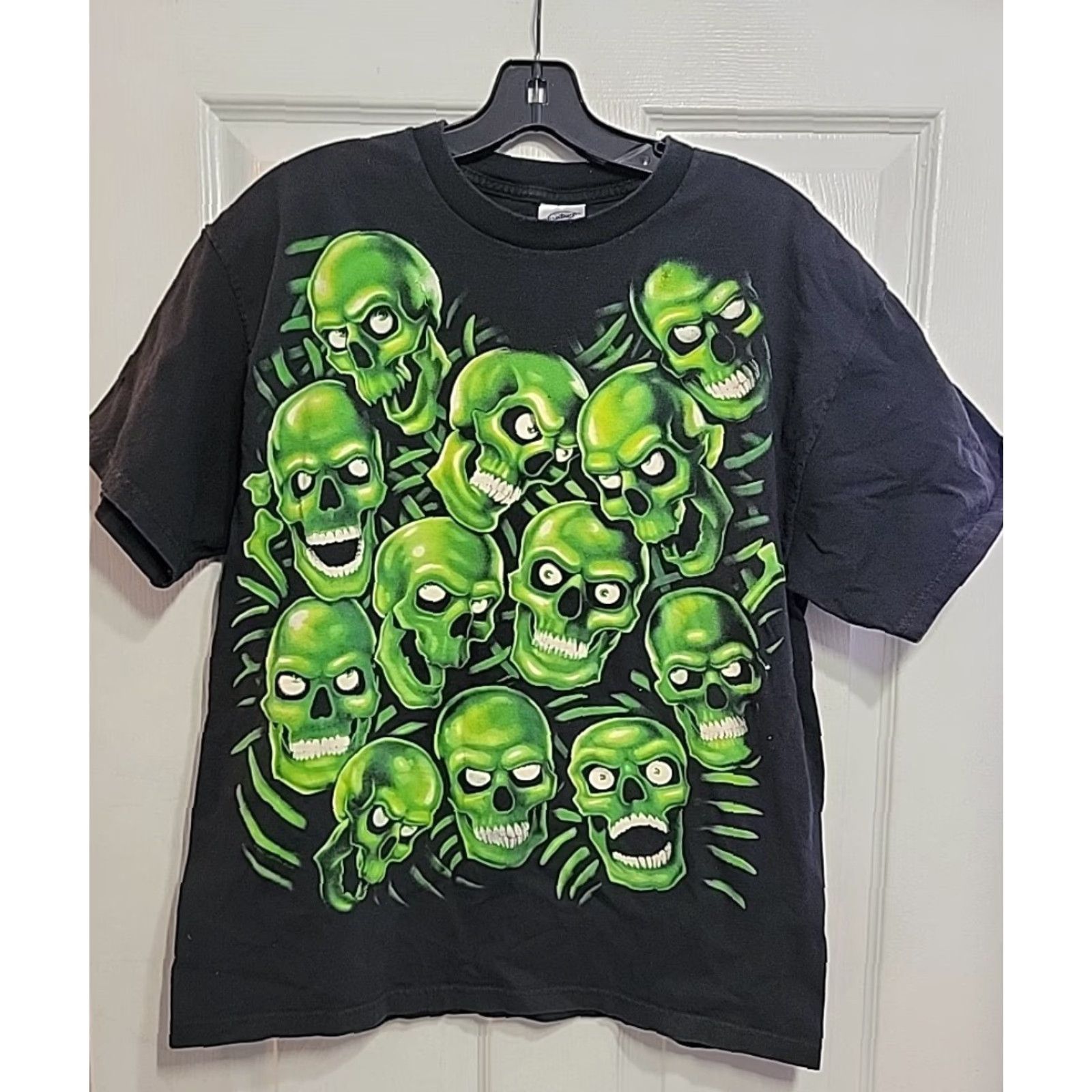Delta VINTAGE Delta T shirt Men Crew Neck Short Sleeve Black Cotton 2001 Size L Skull Print 20.5 Chest 27 Length Size US L / EU 52-54 / 3 - 2 Thumbnail