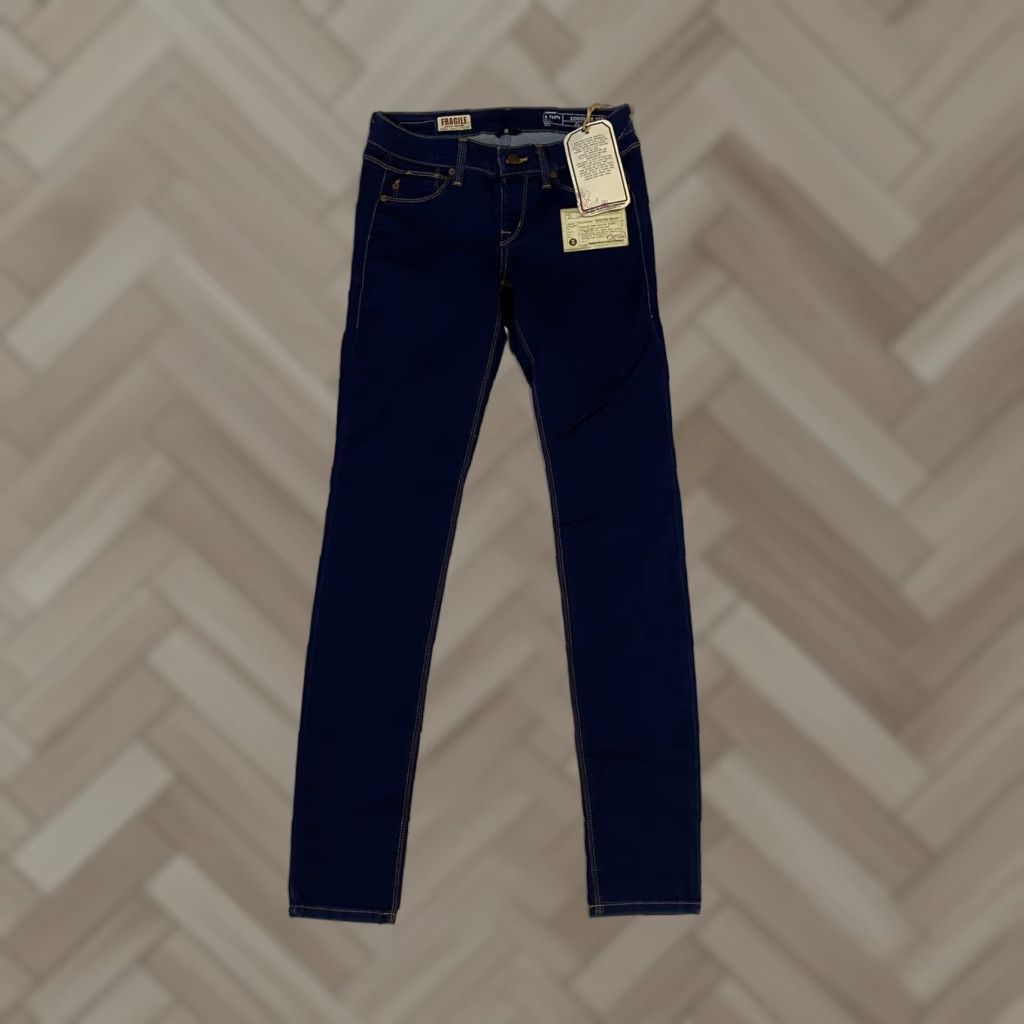 Denime Fragile Jeans Medium Wash Denim Stretch Pull On Jean Pants Juniors sz Small Women Skinny Size 28" / US 6 / IT 42 - 1 Thumbnail