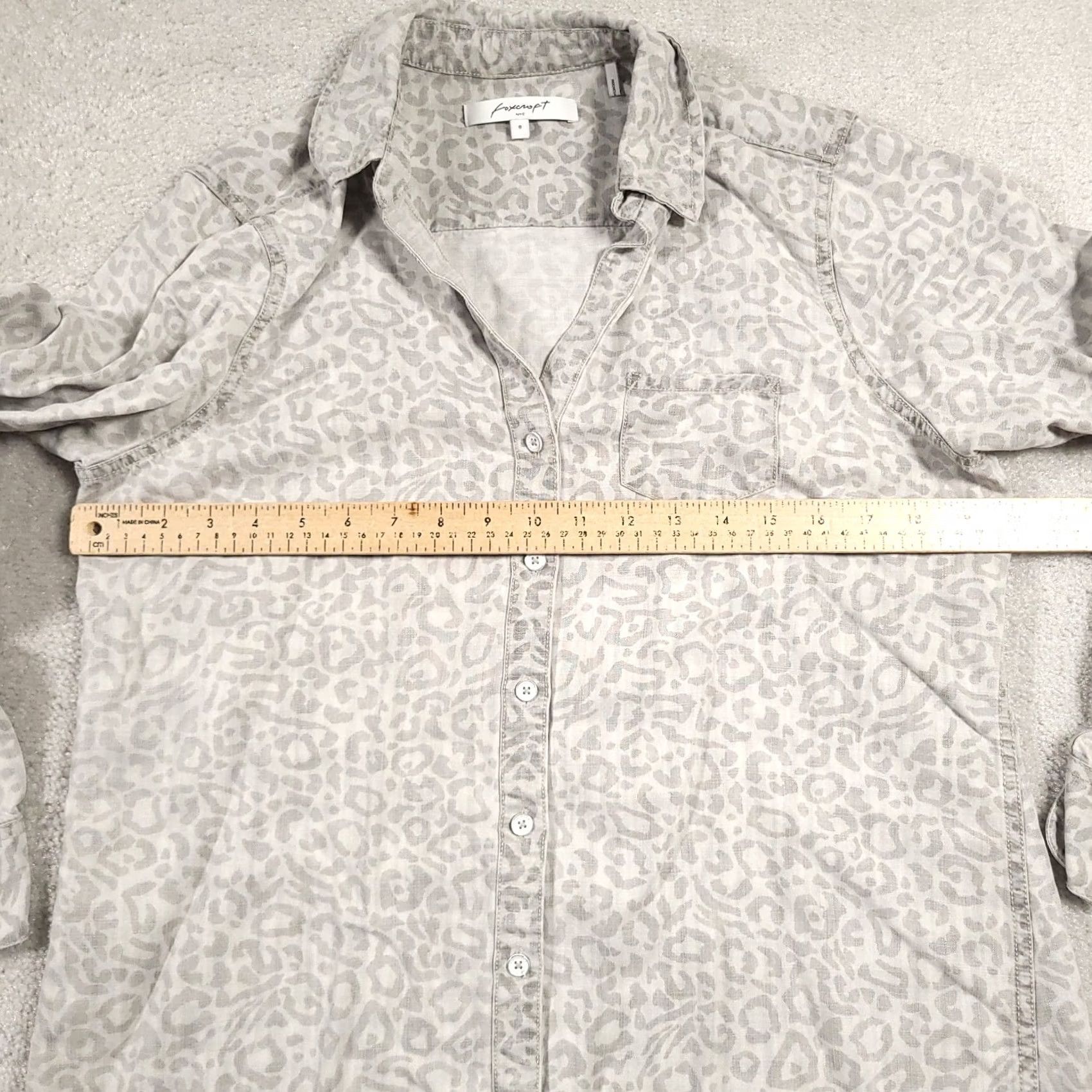 Vintage Foxcroft Leopard Print Tencel Shirt Button Up Women's 8 Gray Long Sleeve V-Neck Size M / US 6-8 / IT 42-44 - 7 Thumbnail