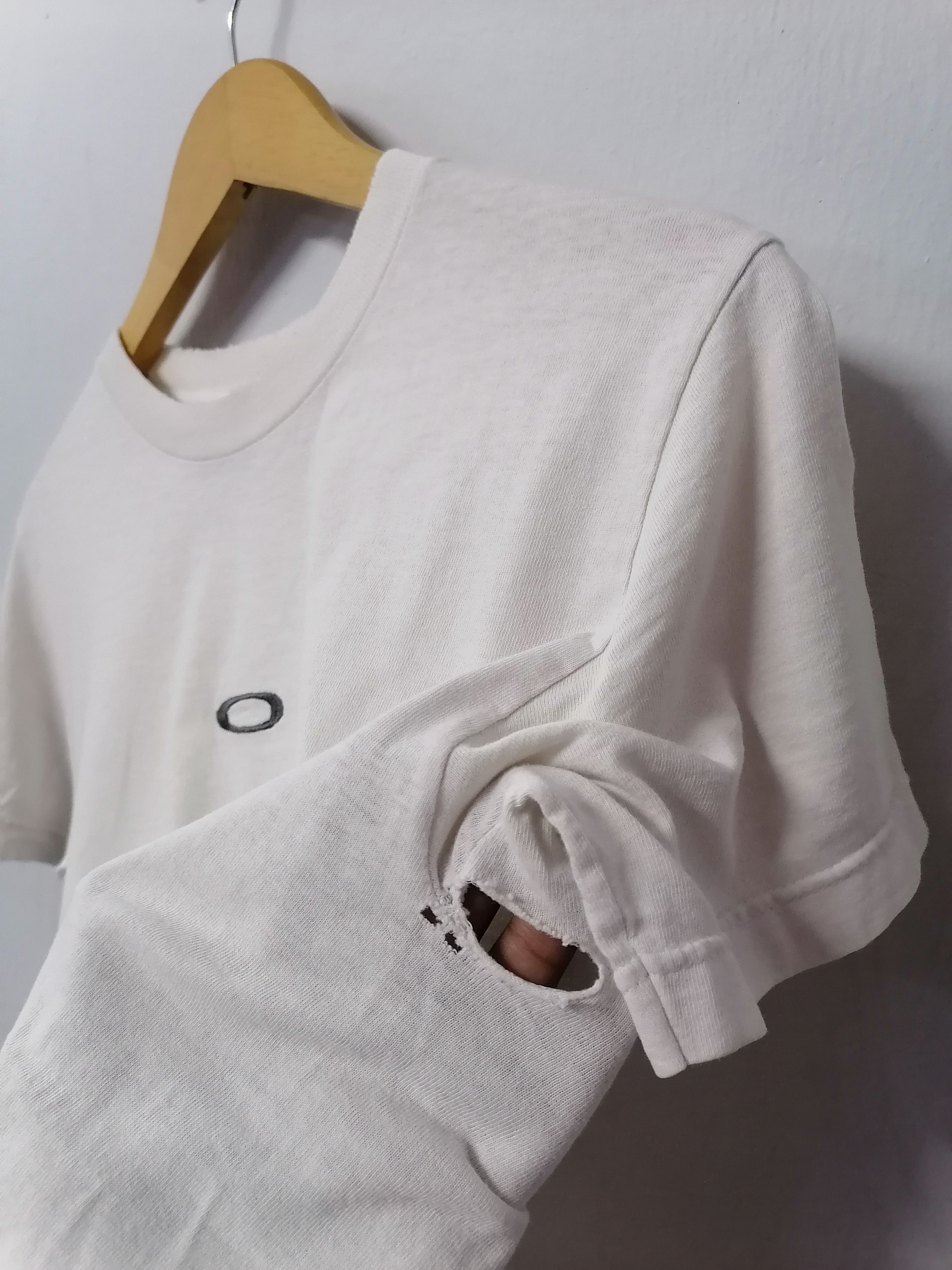 Oakley × Vintage Trashed Faded 00s Oakley Distressed T-shirt Size US S / EU 44-46 / 1 - 4 Thumbnail