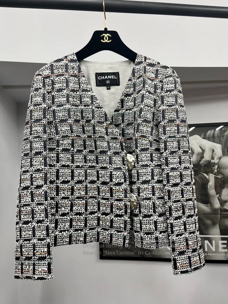 Chanel Chanel Airport series silver tweed jacket Size XXS / US 00 / IT 34 - 1 Thumbnail
