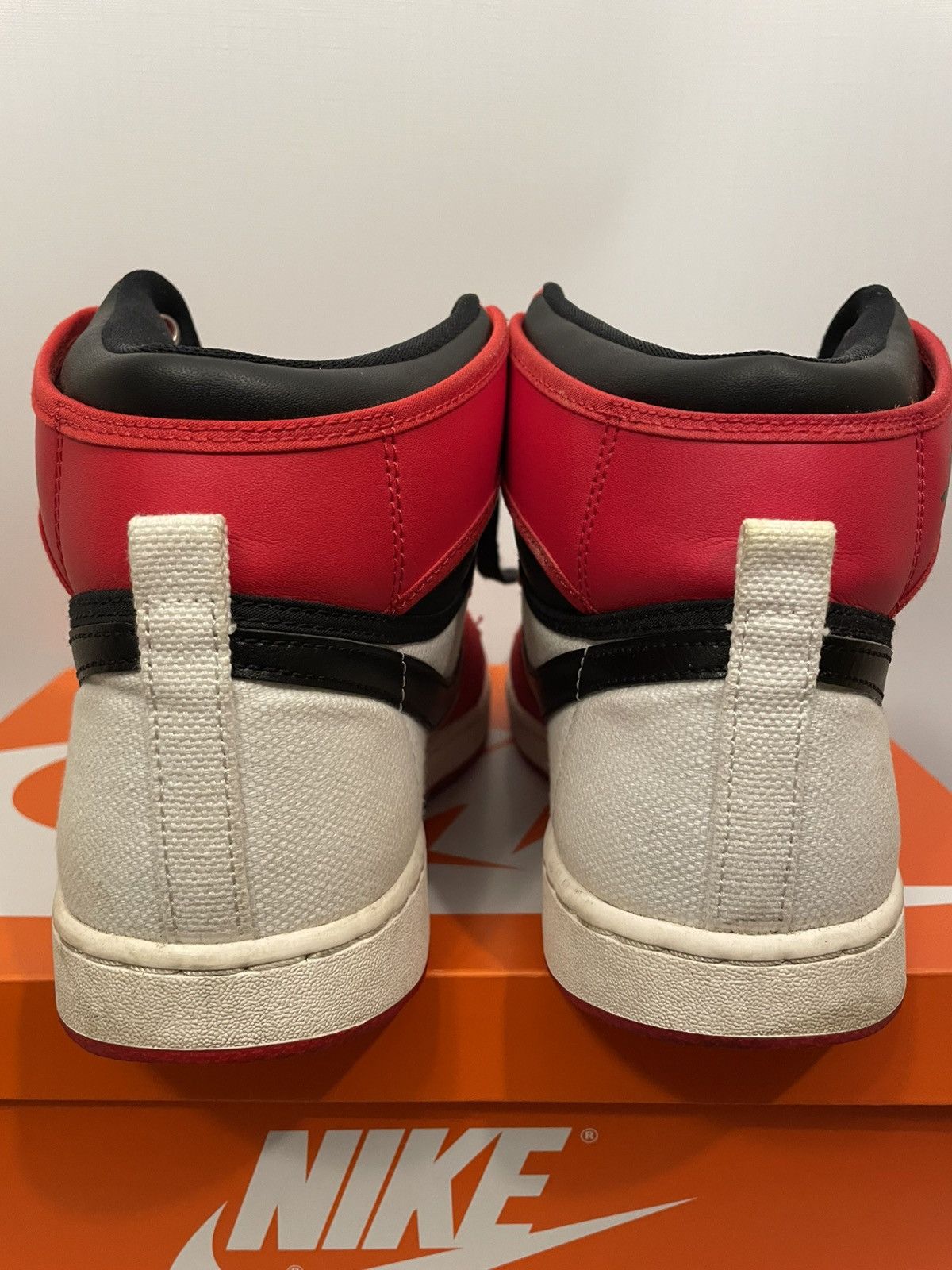 Nike Jordan 1 KO Chicago Size US 10.5 / EU 43-44 - 3 Thumbnail