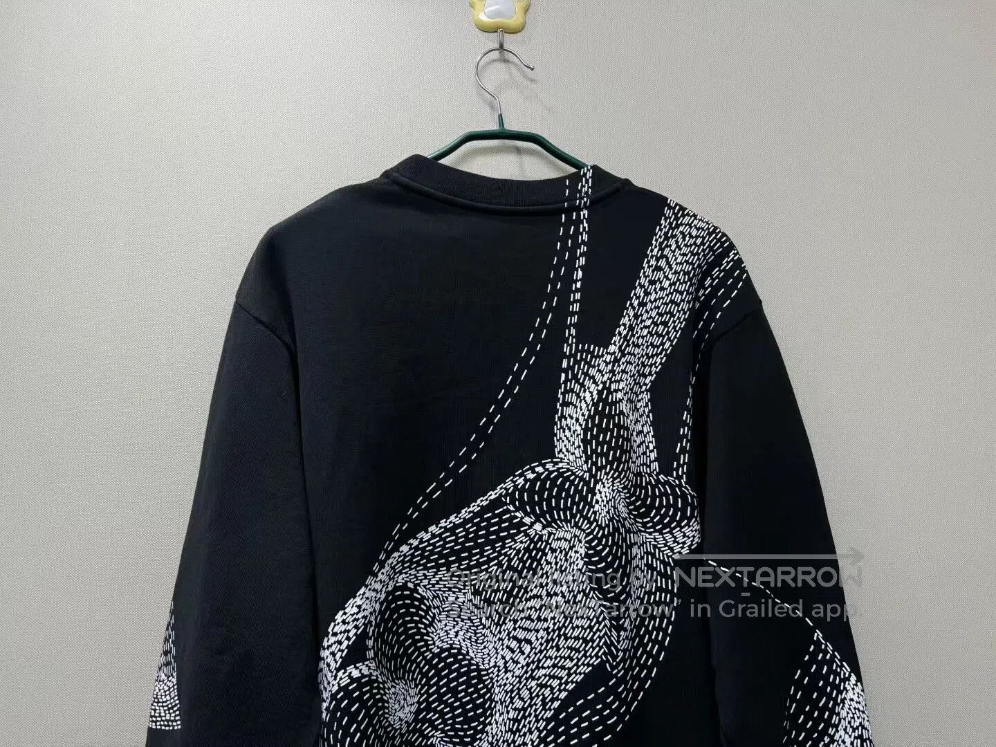 Louis Vuitton louis vuitton black floral logo sweatshirt. Size US XL / EU 56 / 4 - 5 Thumbnail