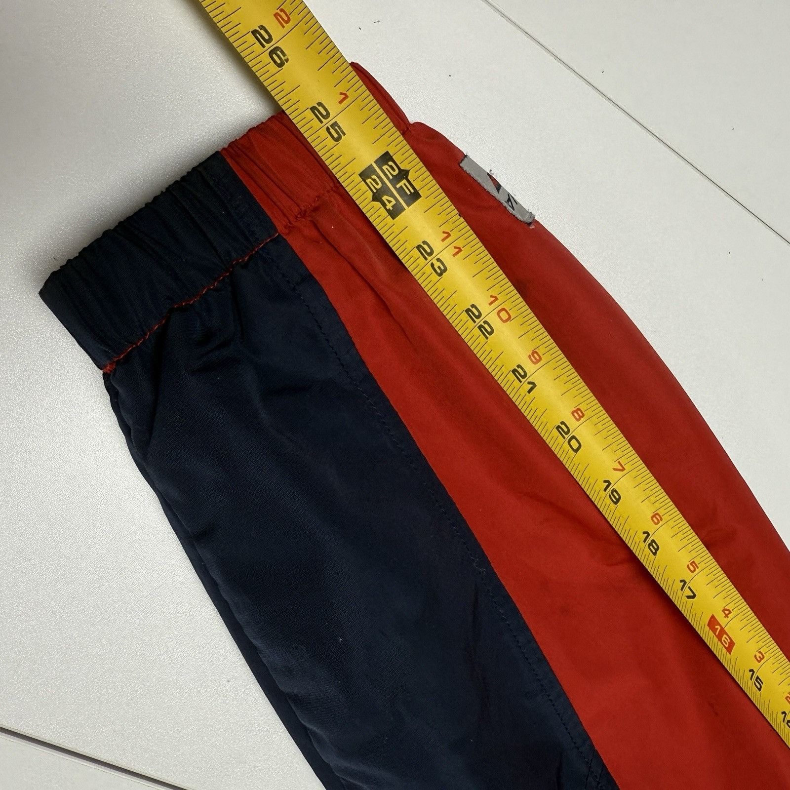 Tommy Hilfiger Vintage Hilfiger Athletic Windbreaker Jacket Mens L Red Size US L / EU 52-54 / 3 - 23 Thumbnail