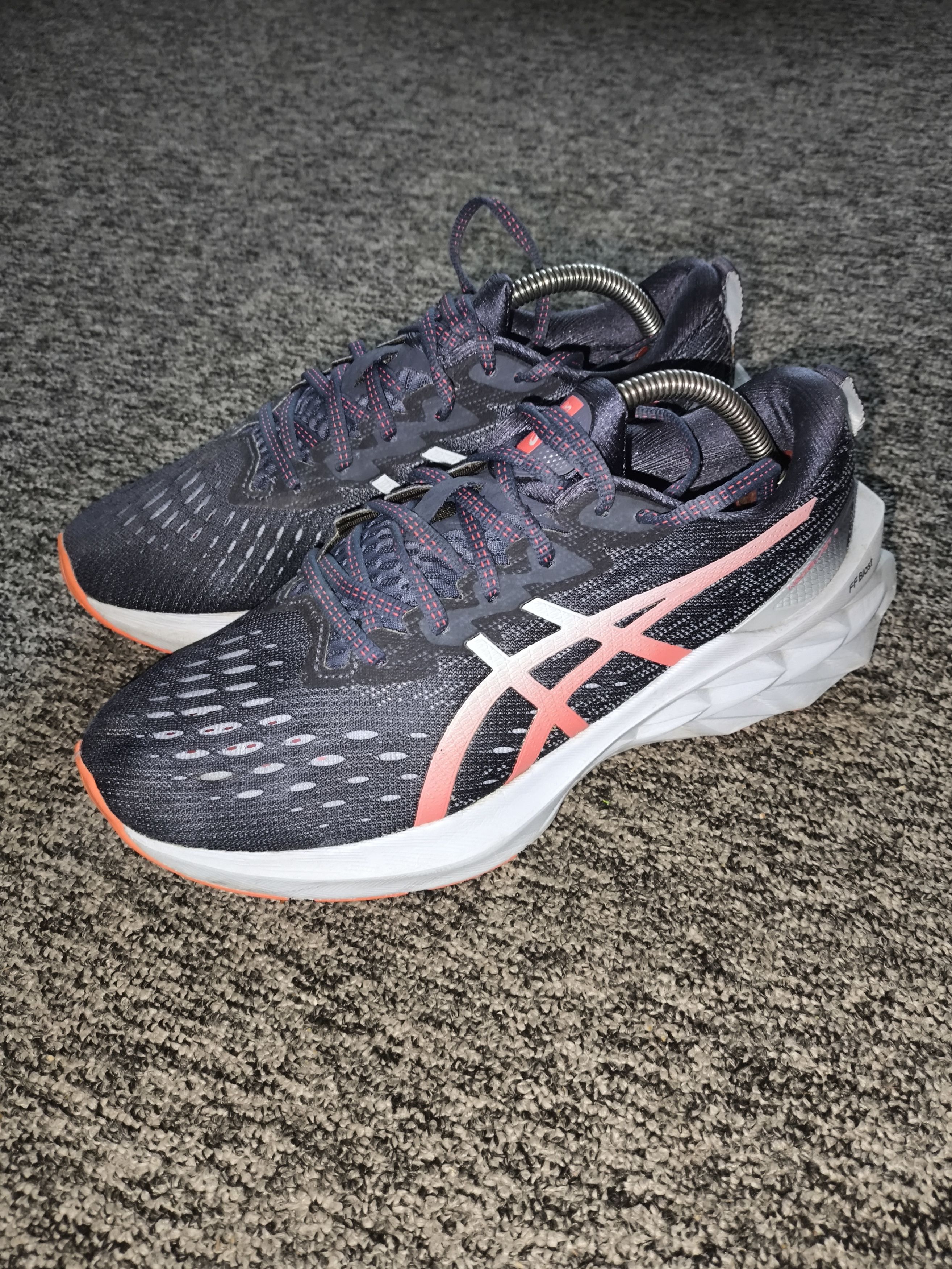 Asics ASICS Novablast 2 Running Shoes Women EU 41.5 Y2K Vintage Size US 11.5 / IT 41.5 - 3 Thumbnail