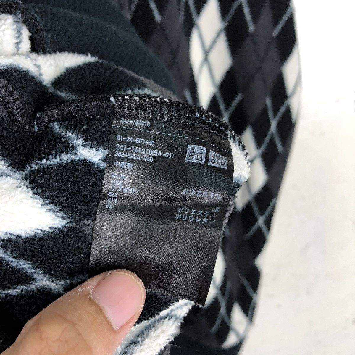 Japanese Brand × Uniqlo Vintage Abstract Design Sweatshirt Jumper Bandana Small Size US S / EU 44-46 / 1 - 11 Thumbnail