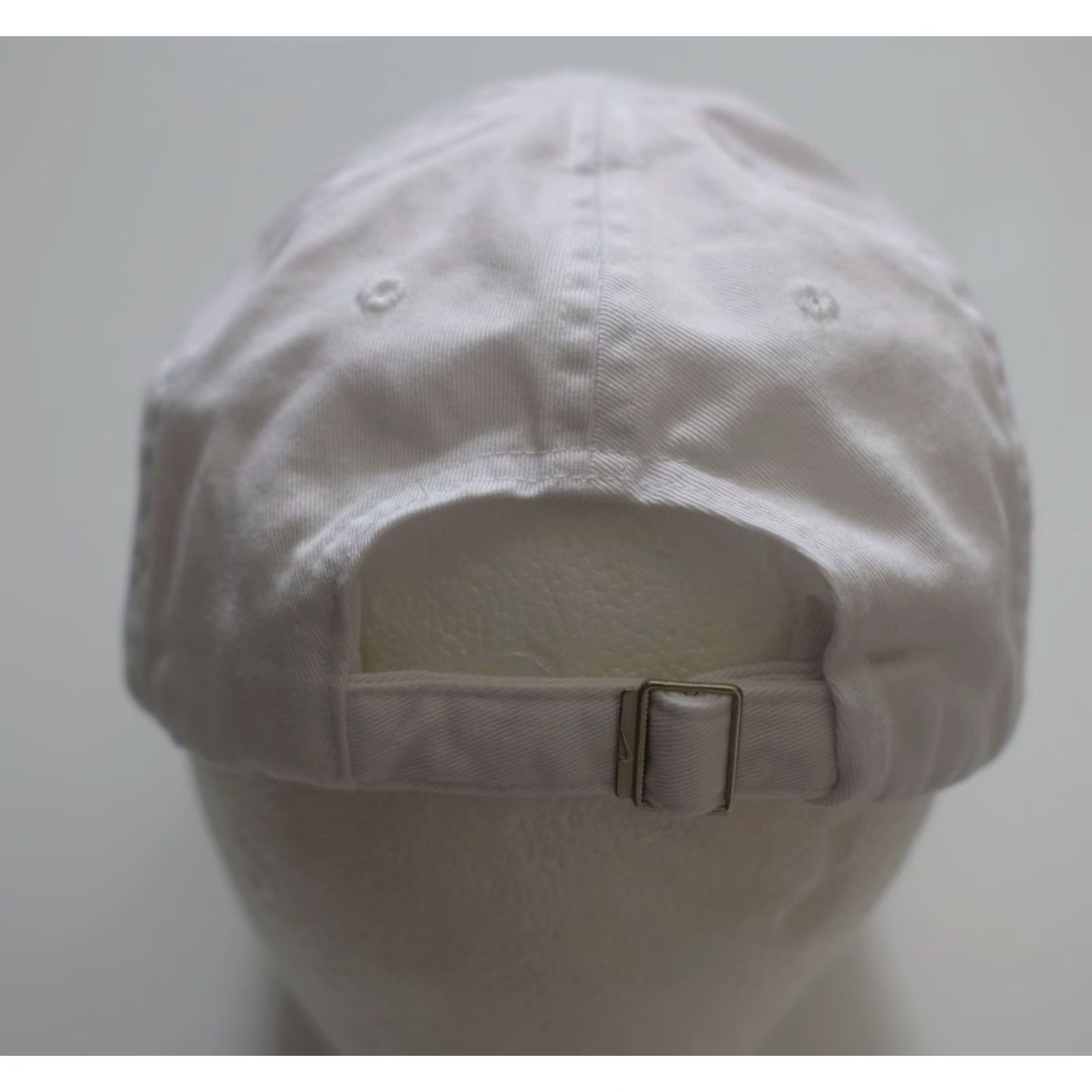 Nike VINTAGE Nike SPORTSWEAR MINI SWOOSH HAT CAP 90s Y2K ADJUSTABLE ONE SIZE MEN'S CAP White Baseball Hat Size ONE SIZE - 4 Thumbnail