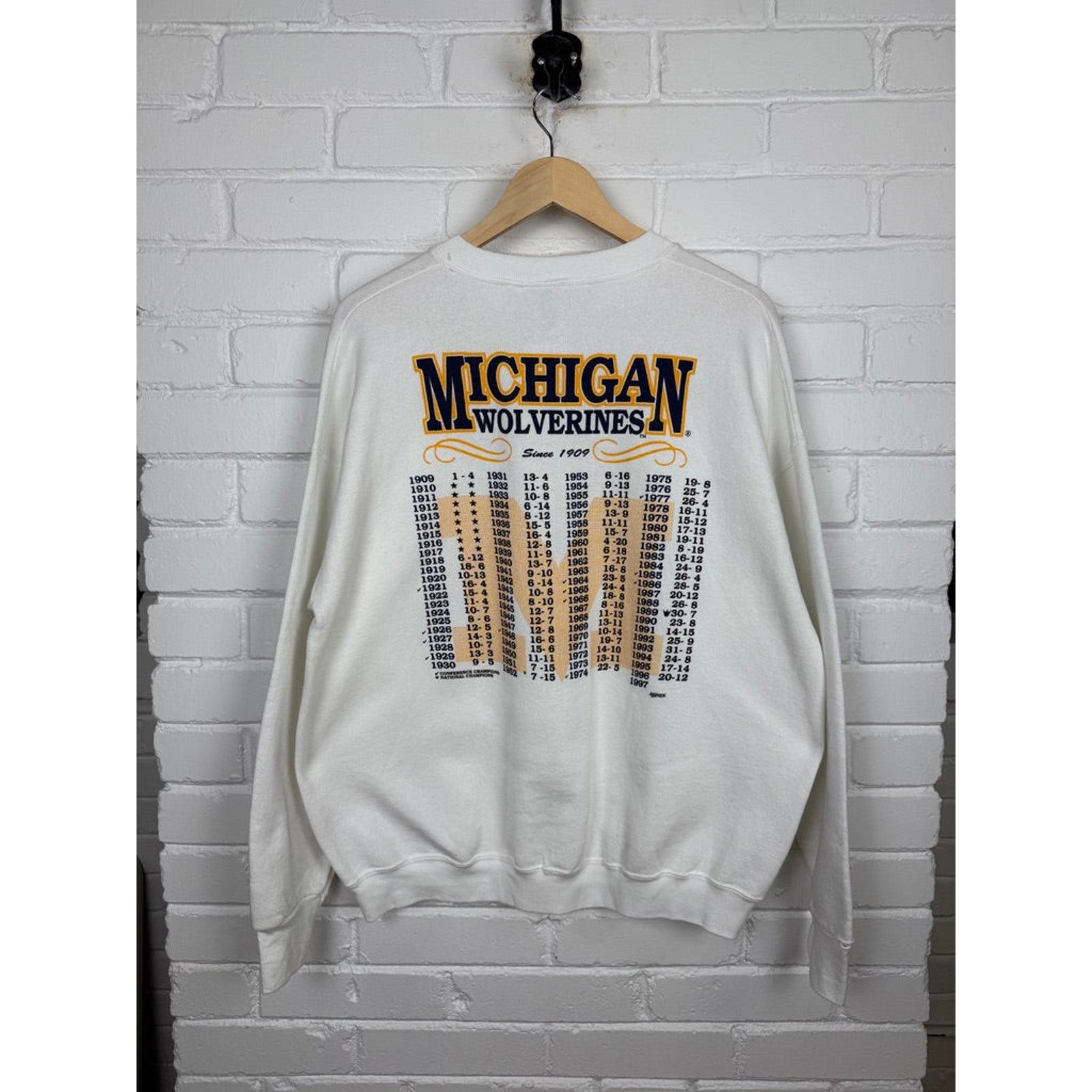 Vintage Vintage 1997 Michigan Wolverines Basketball NCAA Size XL Size US XL / EU 56 / 4 - 2 Thumbnail