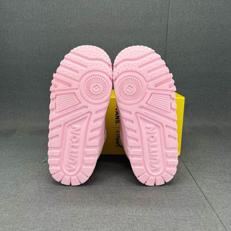 Louis Vuitton Louis Vuitton Trainer Maxi LOVE Pink Sneakers Size US 8 / IT 38 - 4 Thumbnail