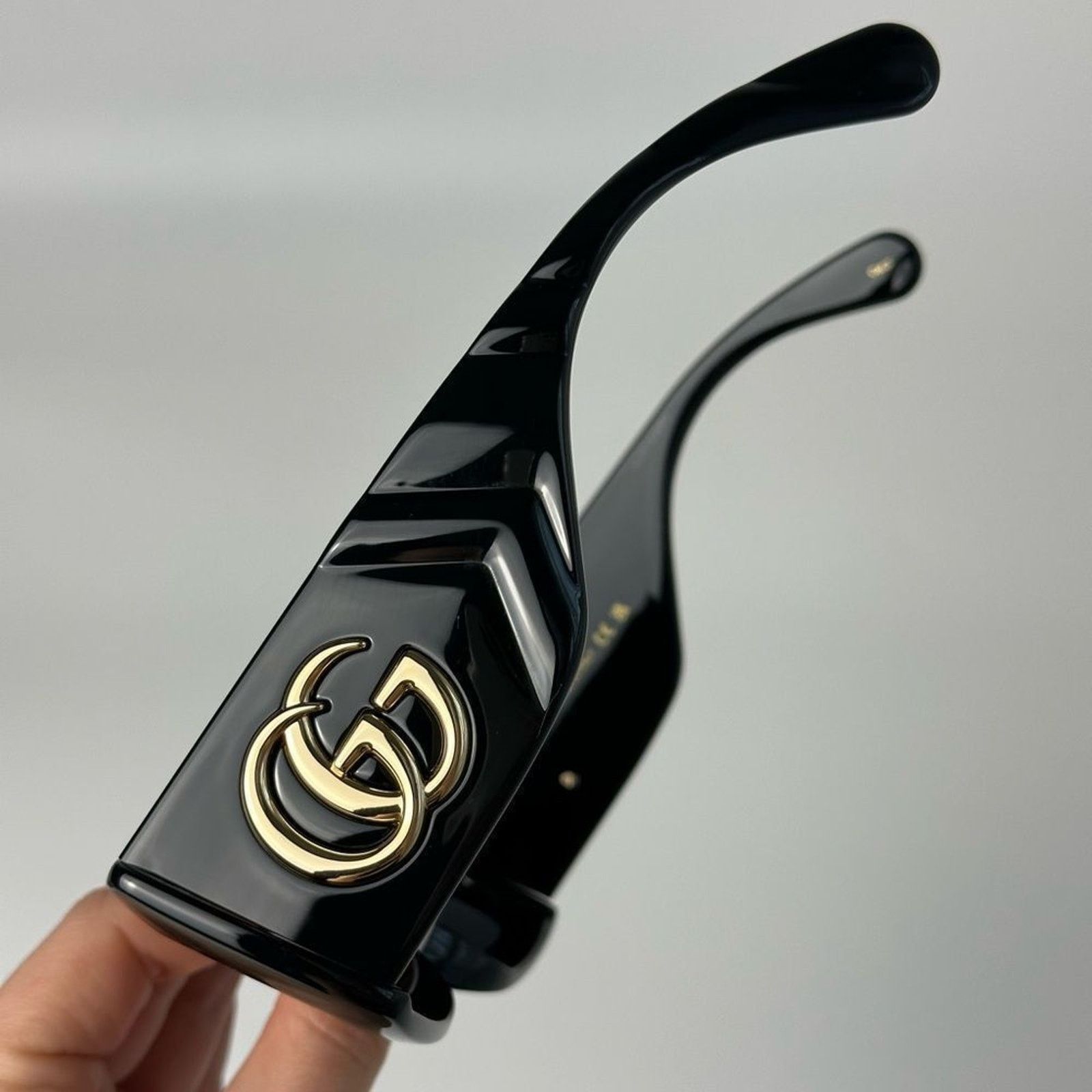 Gucci BRAND NEW GUCCI GG0811S 001 Black/Grey Unisex Sunglasses Size ONE SIZE - 7 Thumbnail