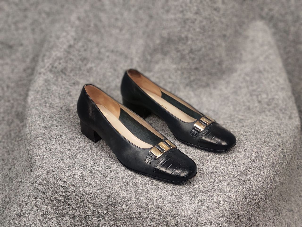 Salvatore Ferragamo Salvatore Ferragamo Vintage Pumps Heel Leather Black Shoes Size US 7.5 / IT 37.5 - 19 Thumbnail