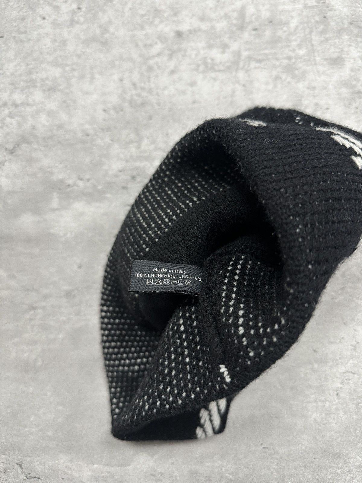 Chanel Chanel Big Logo Oversized Cashmere Beanie Black Size ONE SIZE - 5 Thumbnail