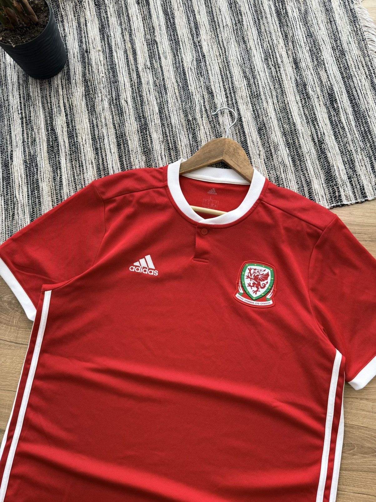 Adidas WALES 2018 2019 HOME FOOTBALL SHIRT SOCCER JERSEY ADIDAS Size US L / EU 52-54 / 3 - 2 Thumbnail
