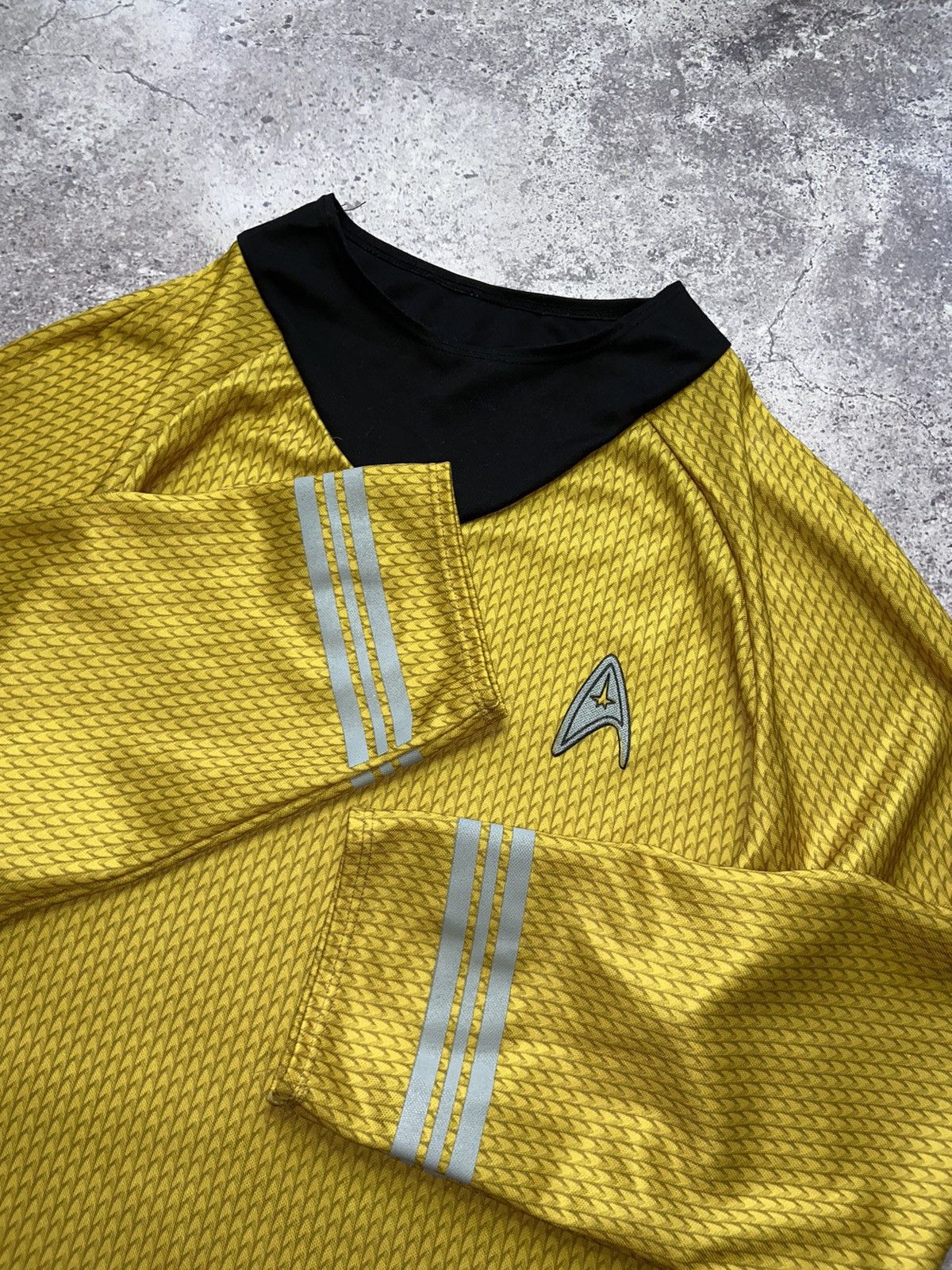 Vintage Vintage Star Trek “Captain Kirk” Jersey Made In USA Size US XL / EU 56 / 4 - 3 Thumbnail