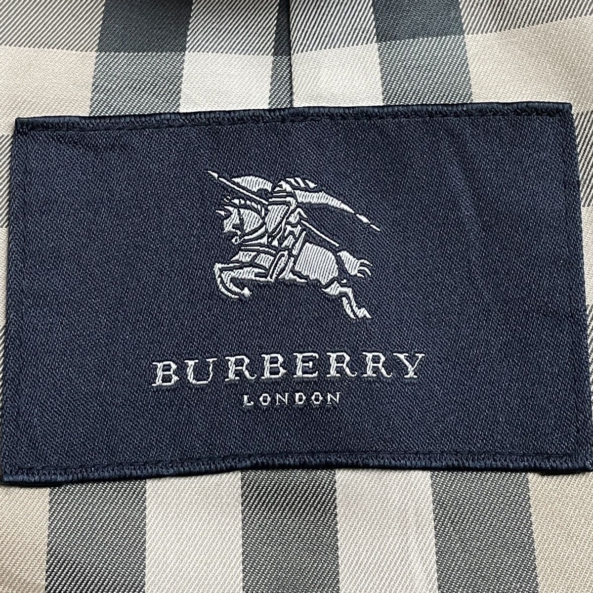Burberry Vintage Brand Burberry Checkered Trench Coat 2000s Size US L / EU 52-54 / 3 - 11 Thumbnail
