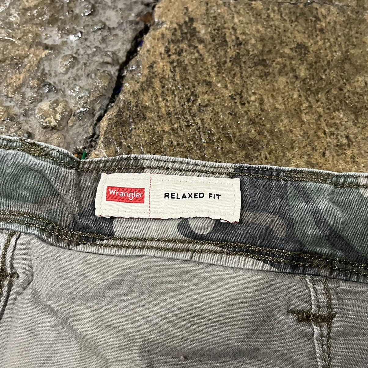 Vintage × Wrangler Crazy Vintage Y2K Baggy Camo Cargo Shorts JNCO Skater Style Size US 36 / EU 52 - 7 Thumbnail