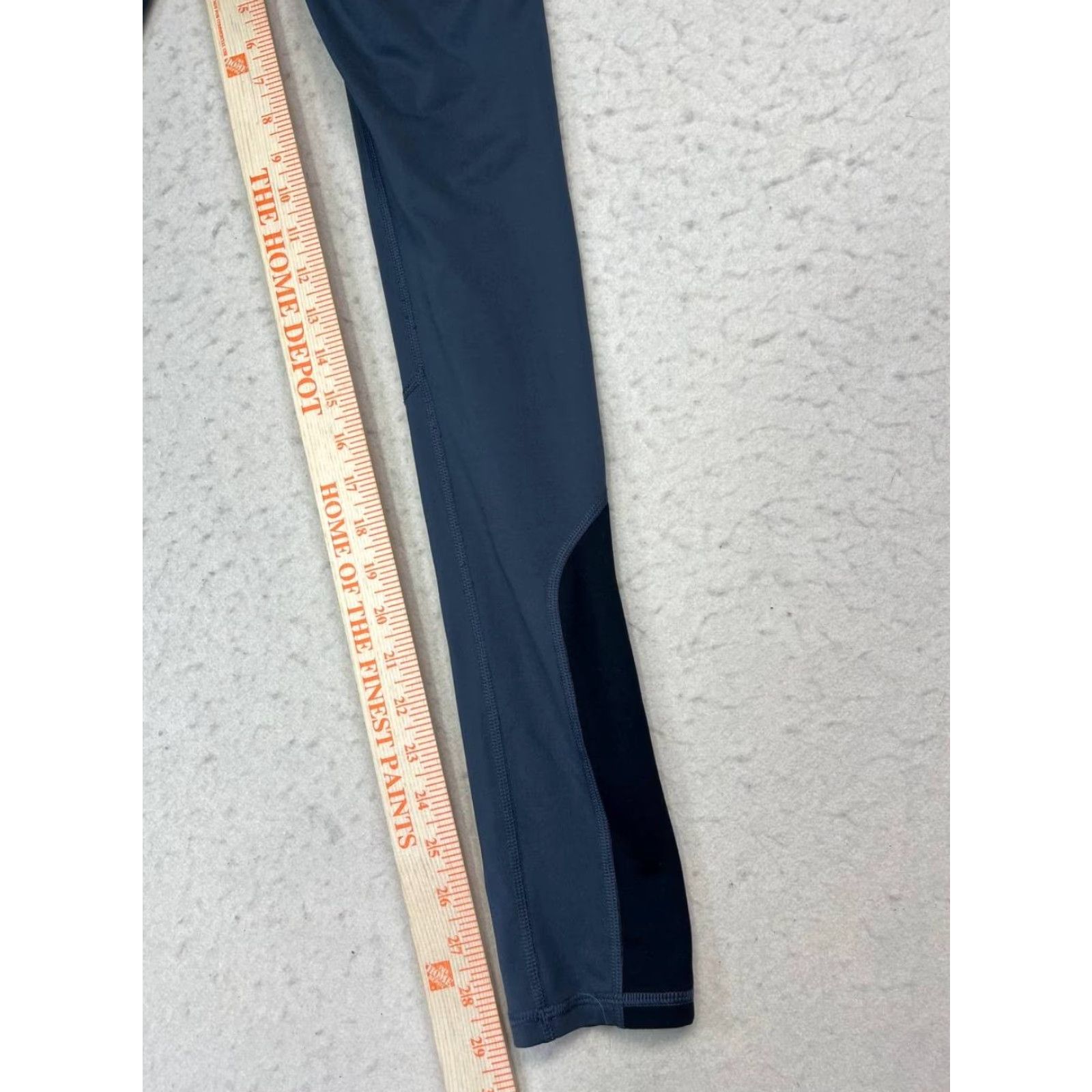 Under Armour Under Armour Leggings Pants Women S Small Black See Measurements Waist 26 in Compression Athletic Yoga Gray Size 28" / US 6 / IT 42 - 6 Thumbnail