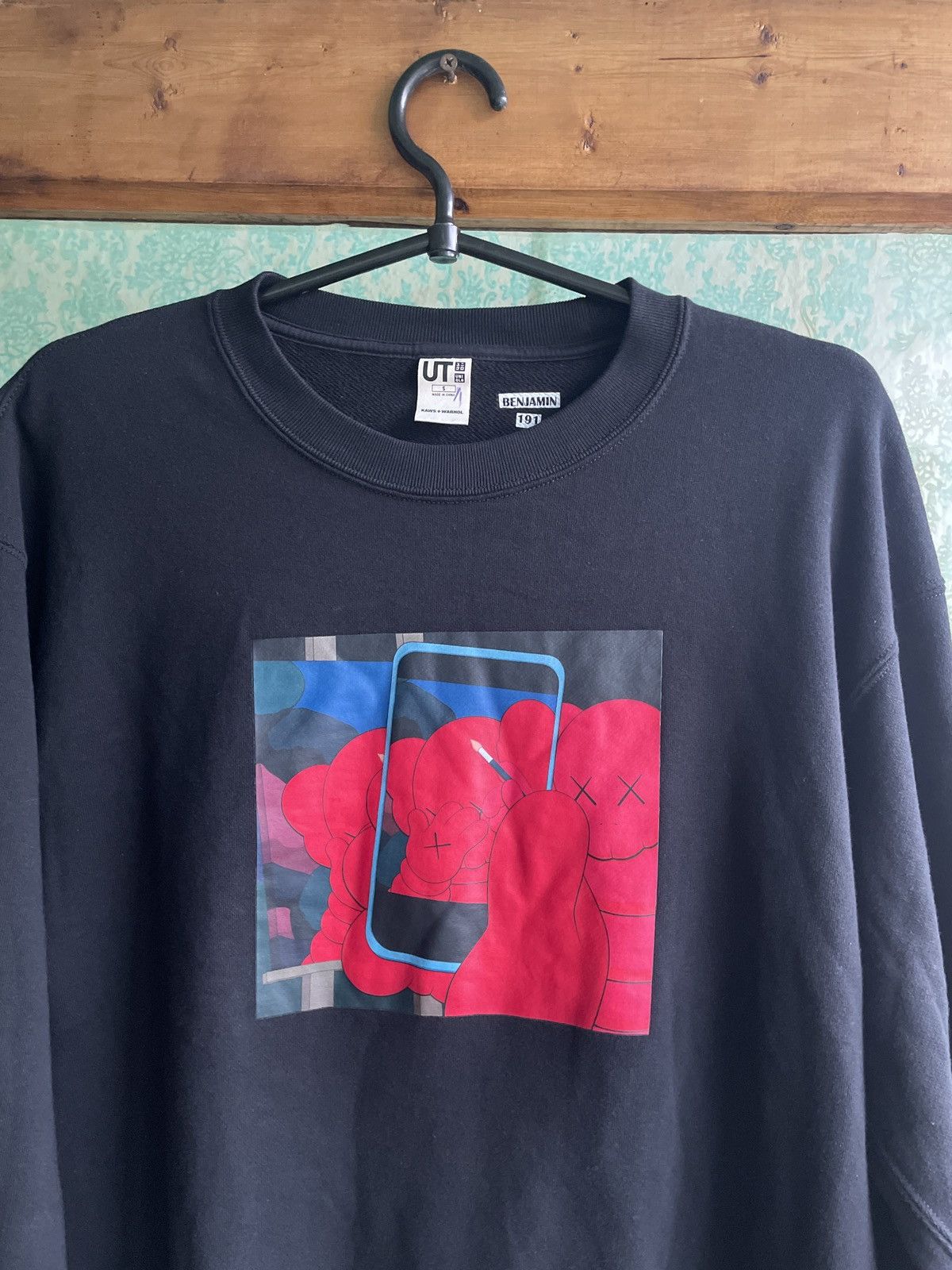 Andy Warhol × Kaws × Uniqlo Uniqlo x Kaws x Warhol Black/Red Sweatshirt US S = ASIA M Size US S / EU 44-46 / 1 - 3 Thumbnail