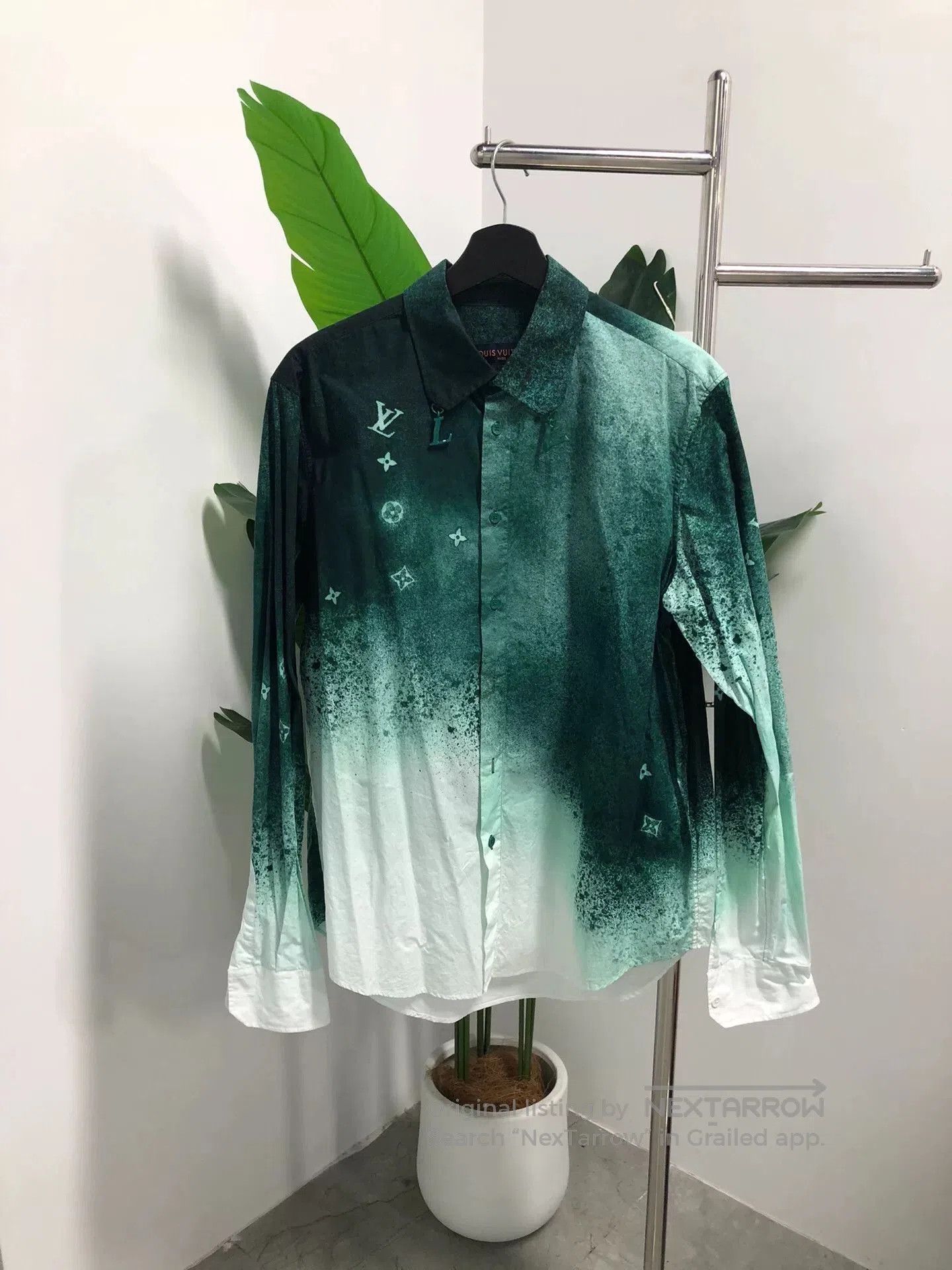Louis Vuitton green louis vuitton logo print long sleeve shirt. Size US M / EU 48-50 / 2 - 1 Thumbnail