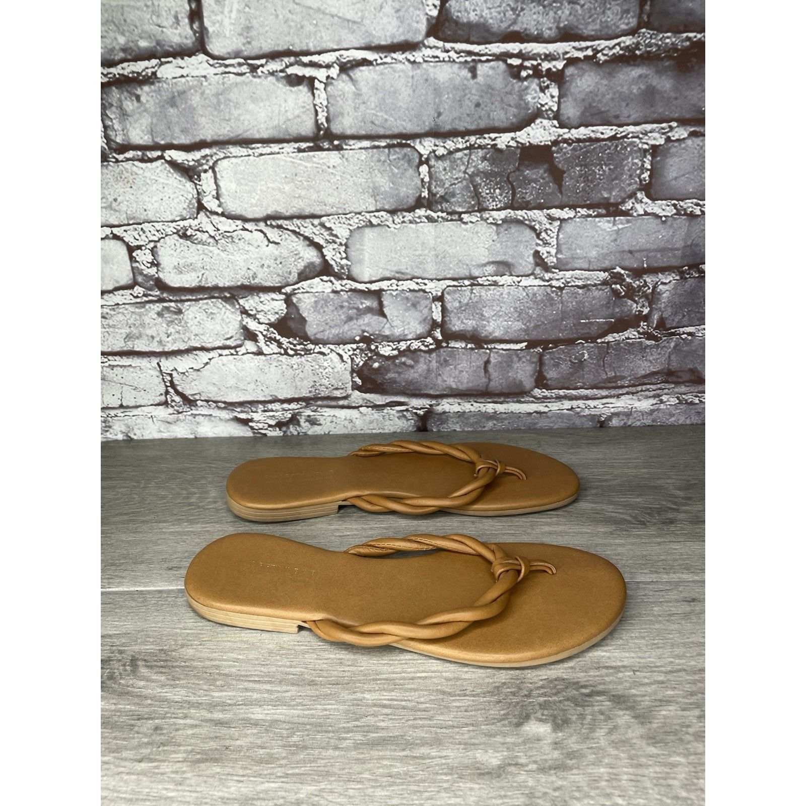 Saks Fifth Avenue Saks Fifth Avenue Italy Brown Leather Thong Slides Sandals W Size US 9 / IT 39 - 2 Thumbnail