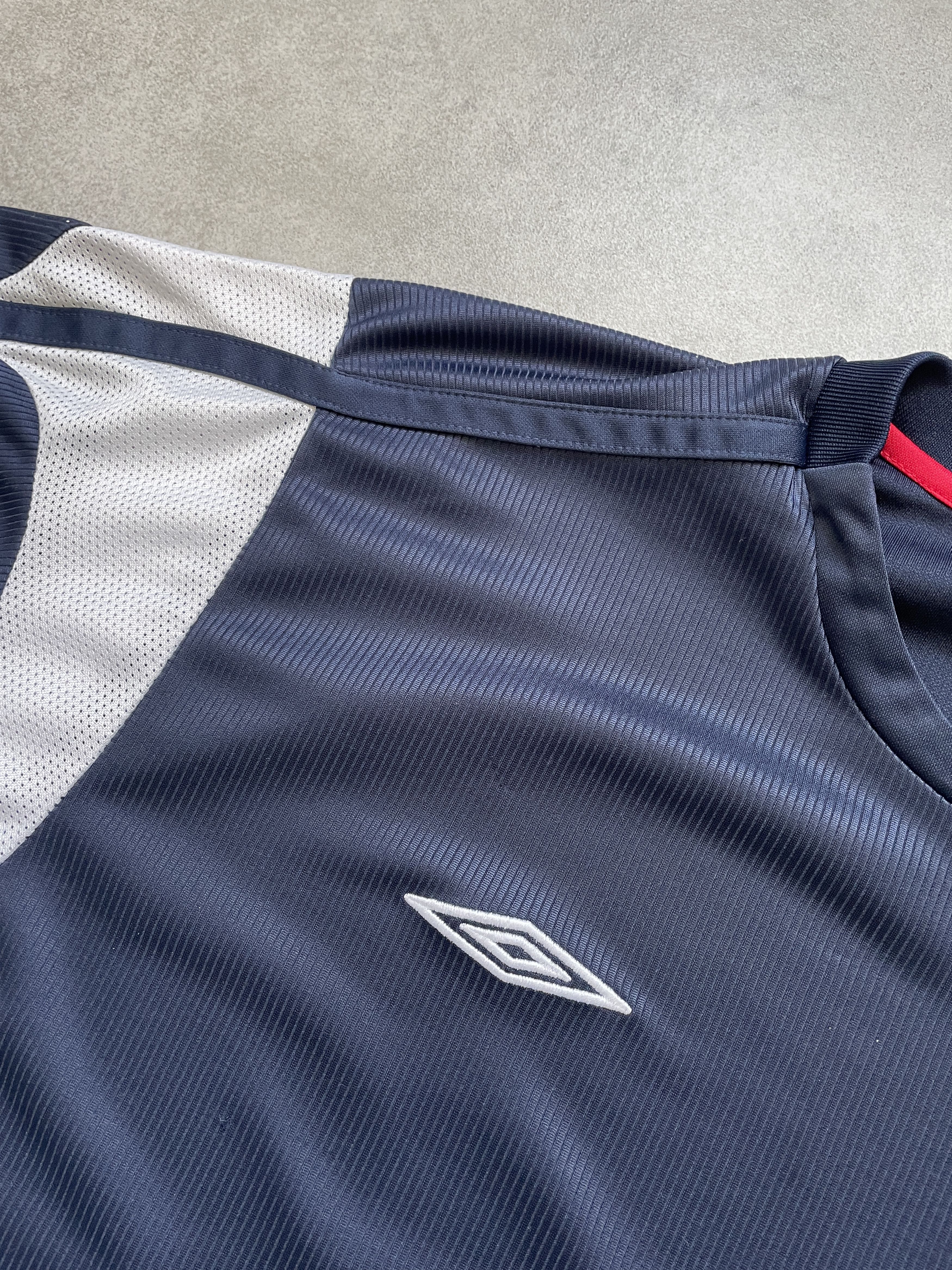 Umbro Y2K 2004 ENGLAND SOCCER BLOKECORE NAVY UMVRO JERSEY Size US XL / EU 56 / 4 - 3 Thumbnail