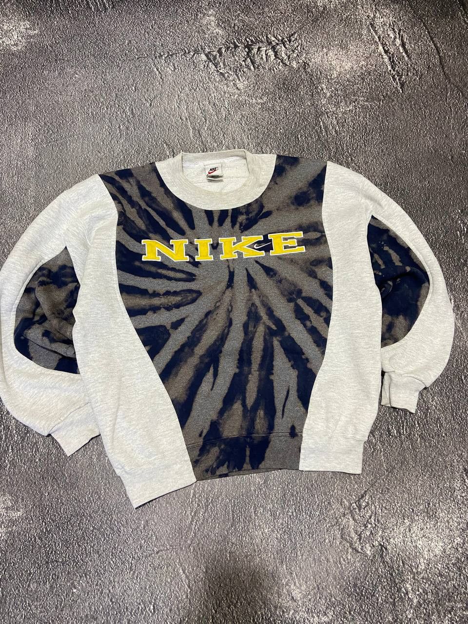 Nike Vintage Nike big print custom fit rare sweatshirt Size US L / EU 52-54 / 3 - 1 Thumbnail