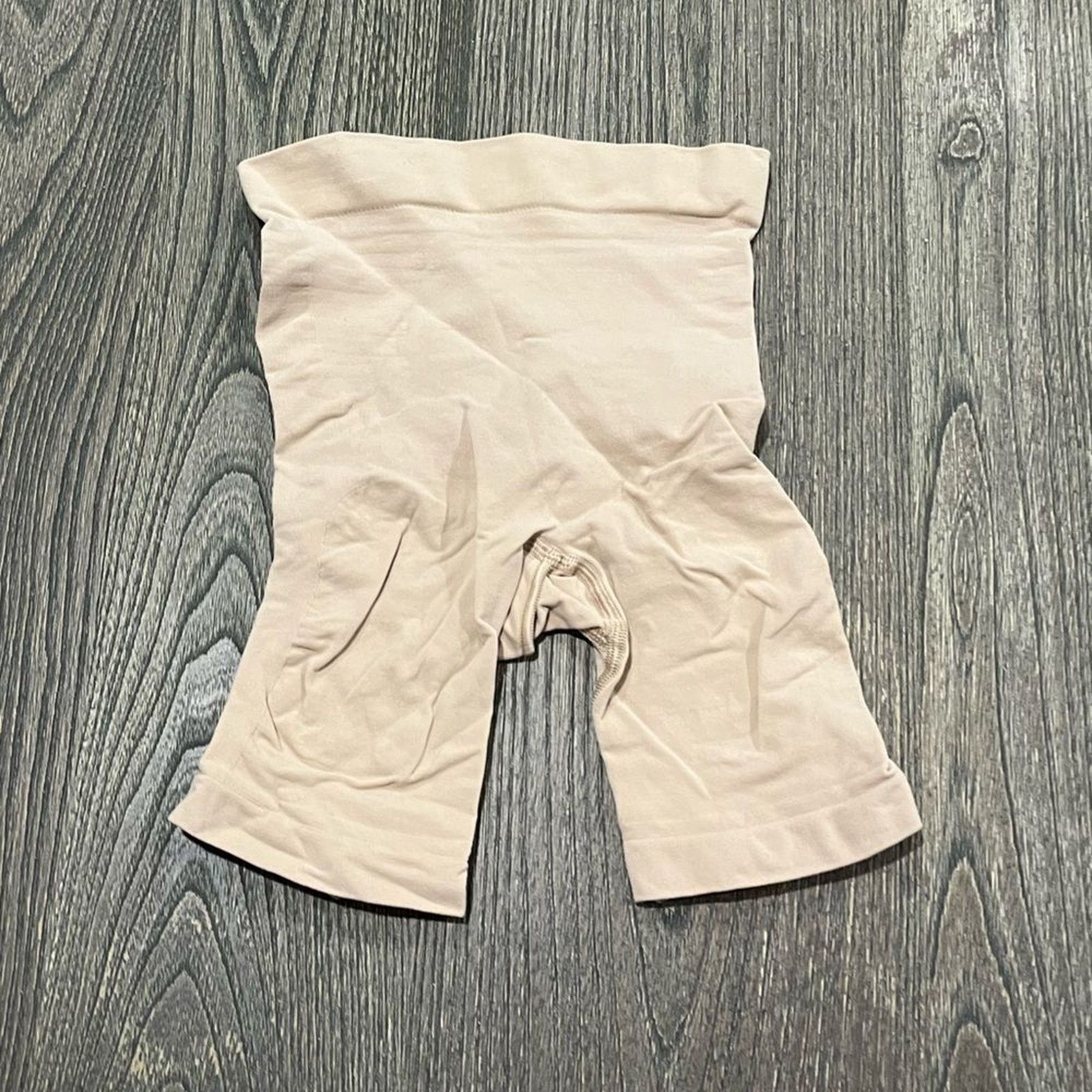 SKIMS NWOT Skims Shapewear Seamless Sculpt High Waisted Above XS Size ONE SIZE - 1 Thumbnail