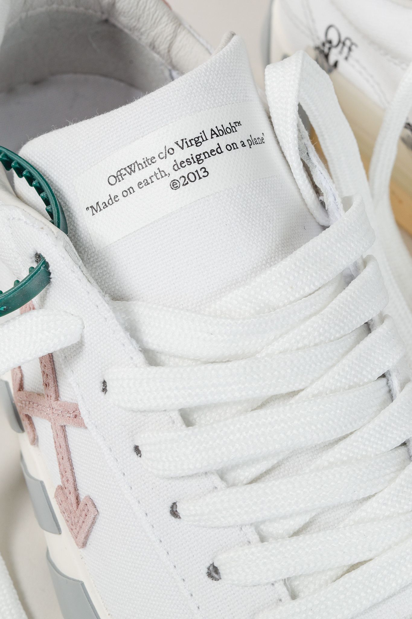 Off-White OFF-WHITE Low Vulcanized Canvas Low-Top Sneakers Size US 8.5 / IT 38.5 - 8 Thumbnail