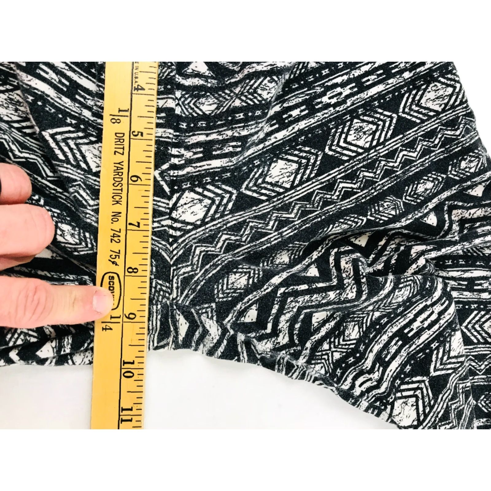 Vintage Maurices Yoga Pants Women's Size Large Black Cream Aztec Stripe Pull On Stretch Size 30" / US 8 / IT 44 - 5 Thumbnail