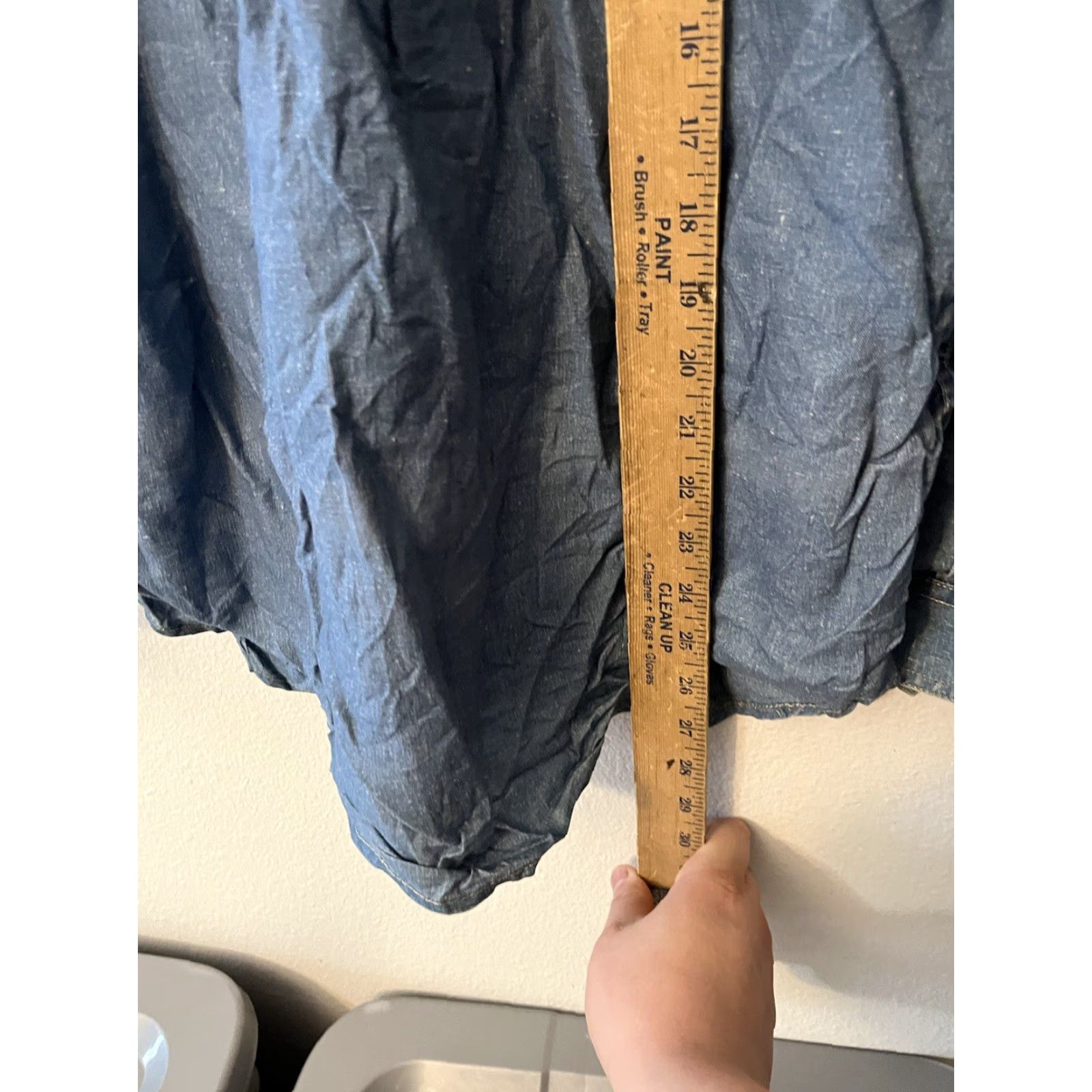 Liz Claiborne VINTAGE Liz Claiborne Shirt Women's Blue Chambray Linen Button-up Size S Solid Beach Long Sleeve Collared Womens Size S / US 4 / IT 40 - 4 Thumbnail