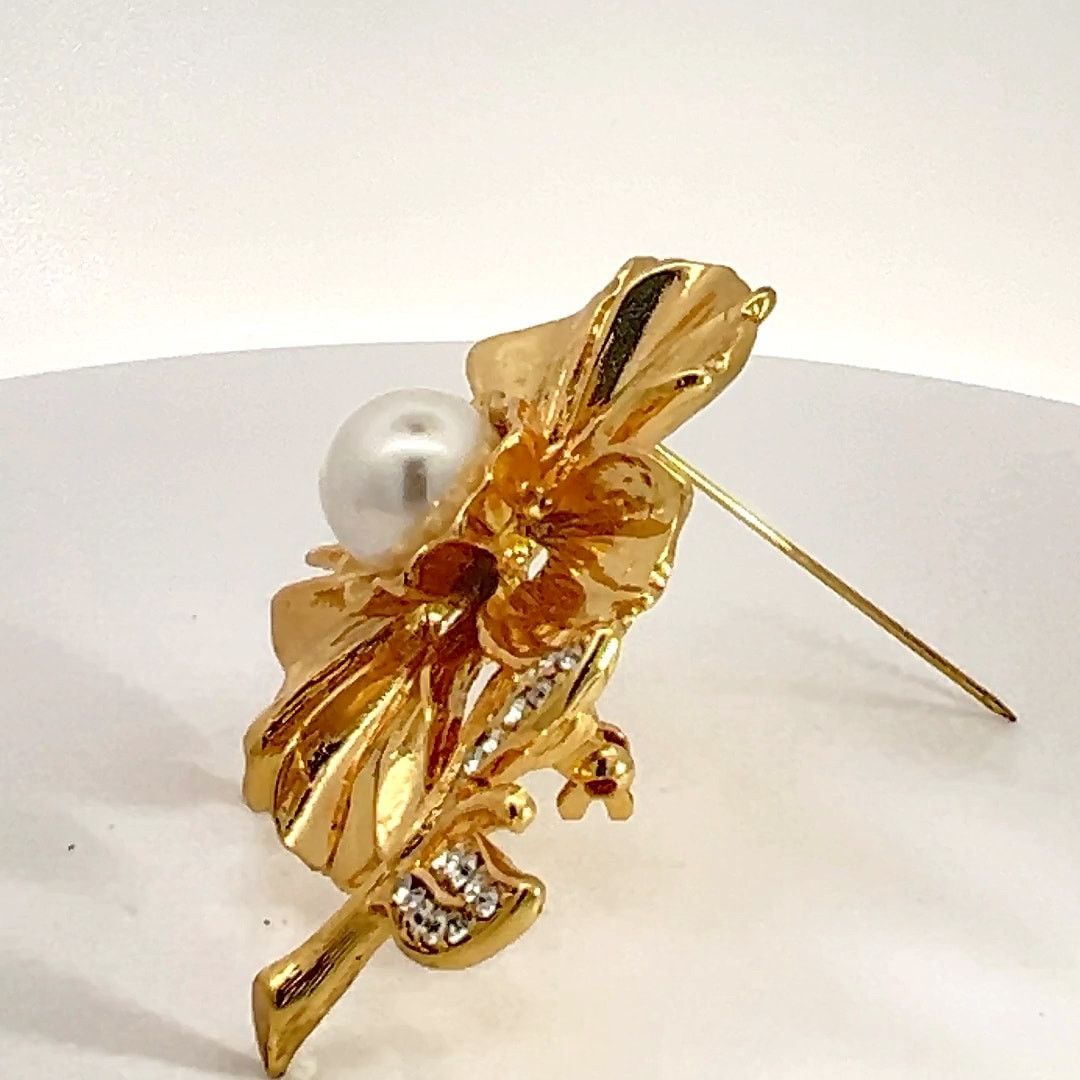 Kenneth Jay Lane KJL Kenneth Jay Lane Faux Pearl Rhinestone Flower Brooch Size ONE SIZE - 6 Thumbnail