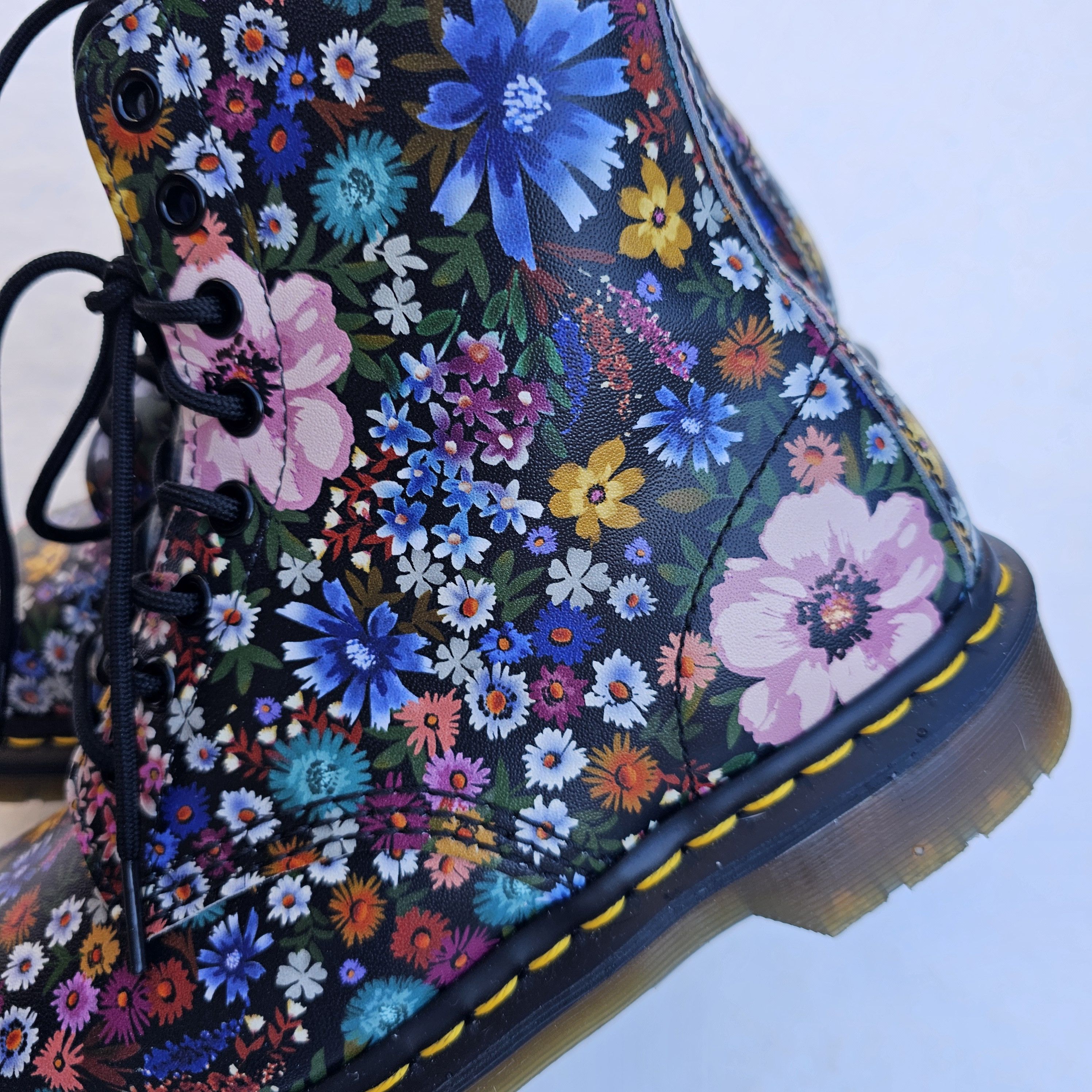 Dr Martens Wanderlust Floral Pascal 1460 Boots