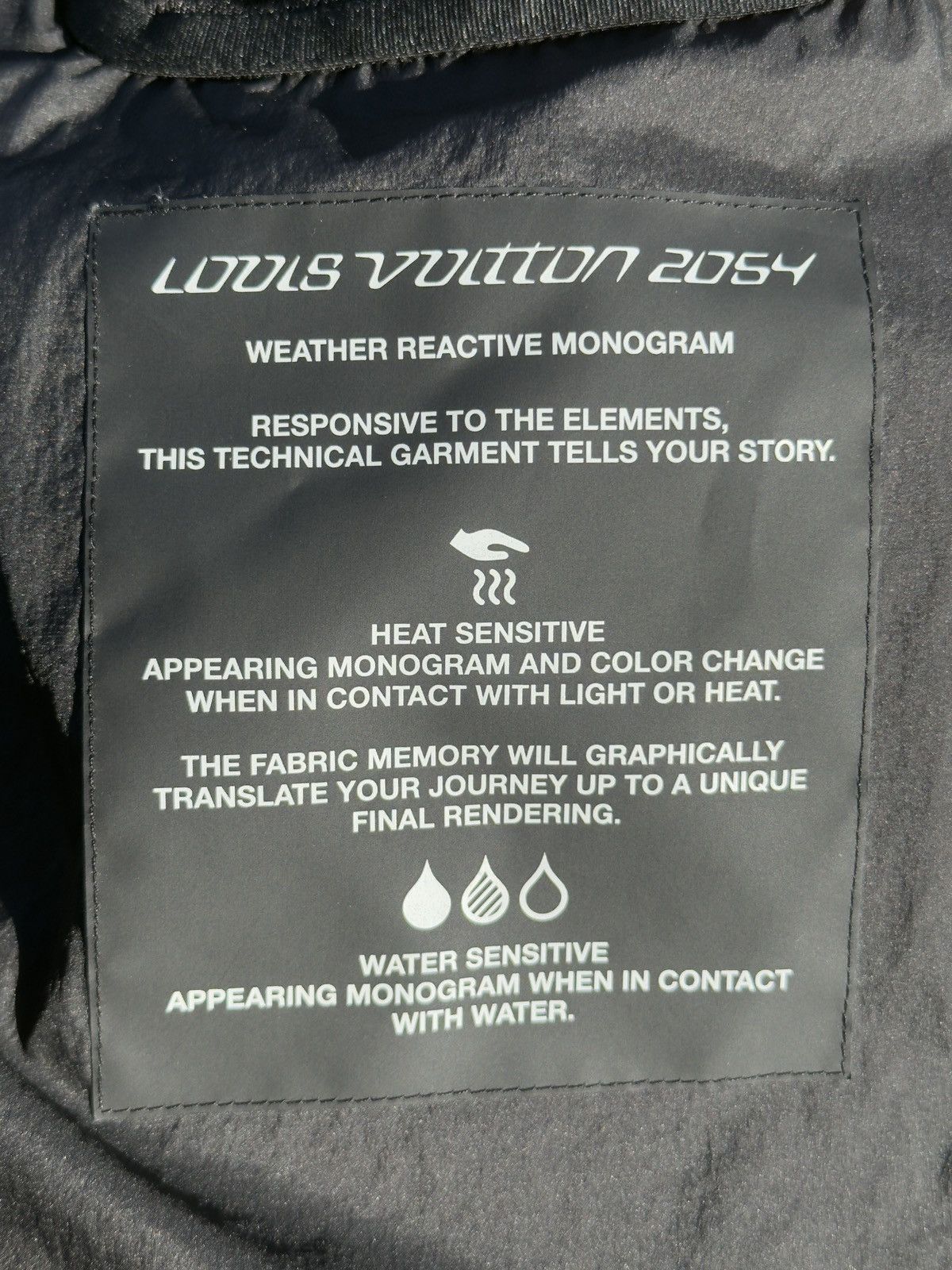 Louis Vuitton Louis Vuitton x Virgil Abloh - 2054 Heat reactive Puffer Size US M / EU 48-50 / 2 - 10 Thumbnail