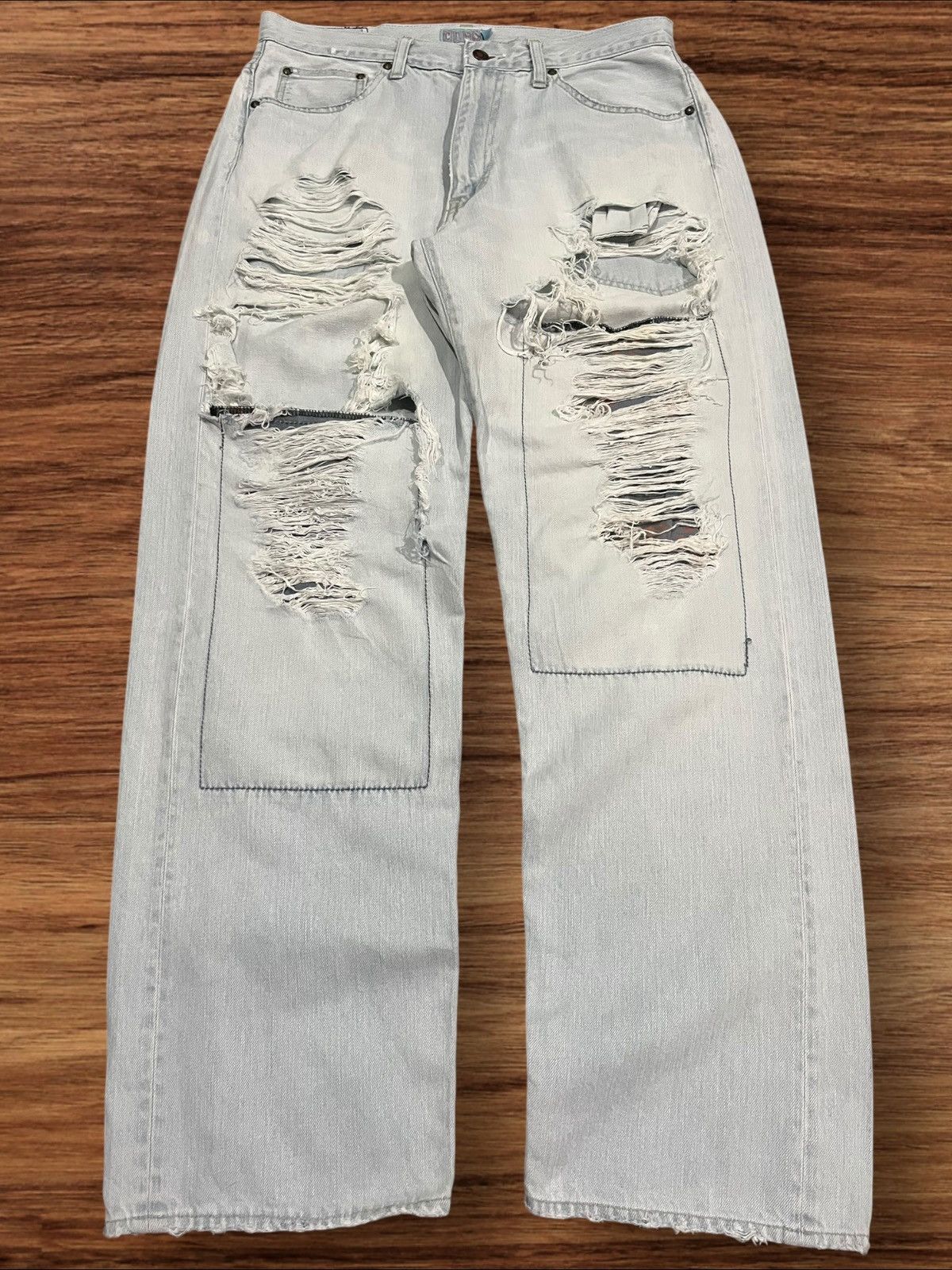 If Six Was Nine × Japanese Brand × Le Grande Bleu (L.G.B.) Vintage Japanese Brand Light Blue Washed Trashed Ripped Jean Size US 32 / EU 48 - 1 Thumbnail