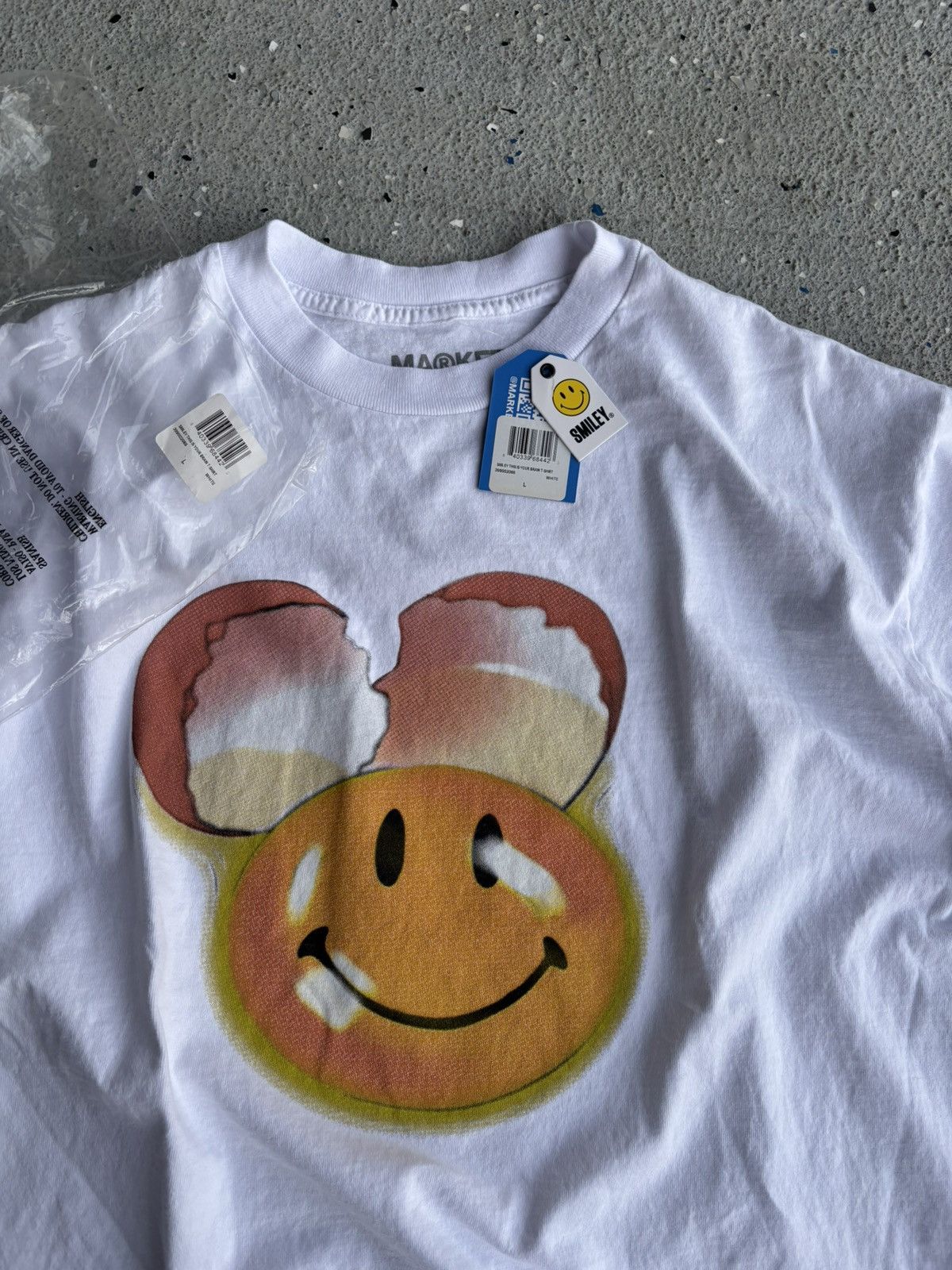 Market (NWT) Market Studios Smiley "This Is Your Brain" Tee Size US XL / EU 56 / 4 - 7 Thumbnail