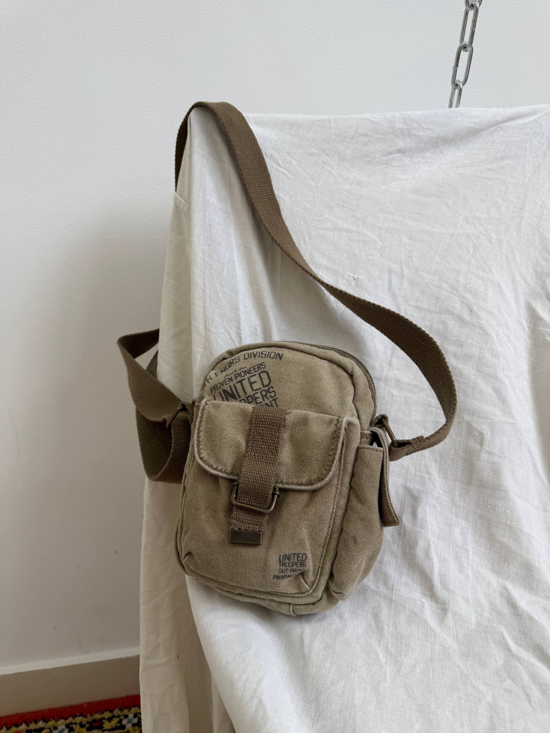 Vintage Vintage 90s Army Diesel Style Crossbody Mini Bag Size ONE SIZE - 4 Thumbnail