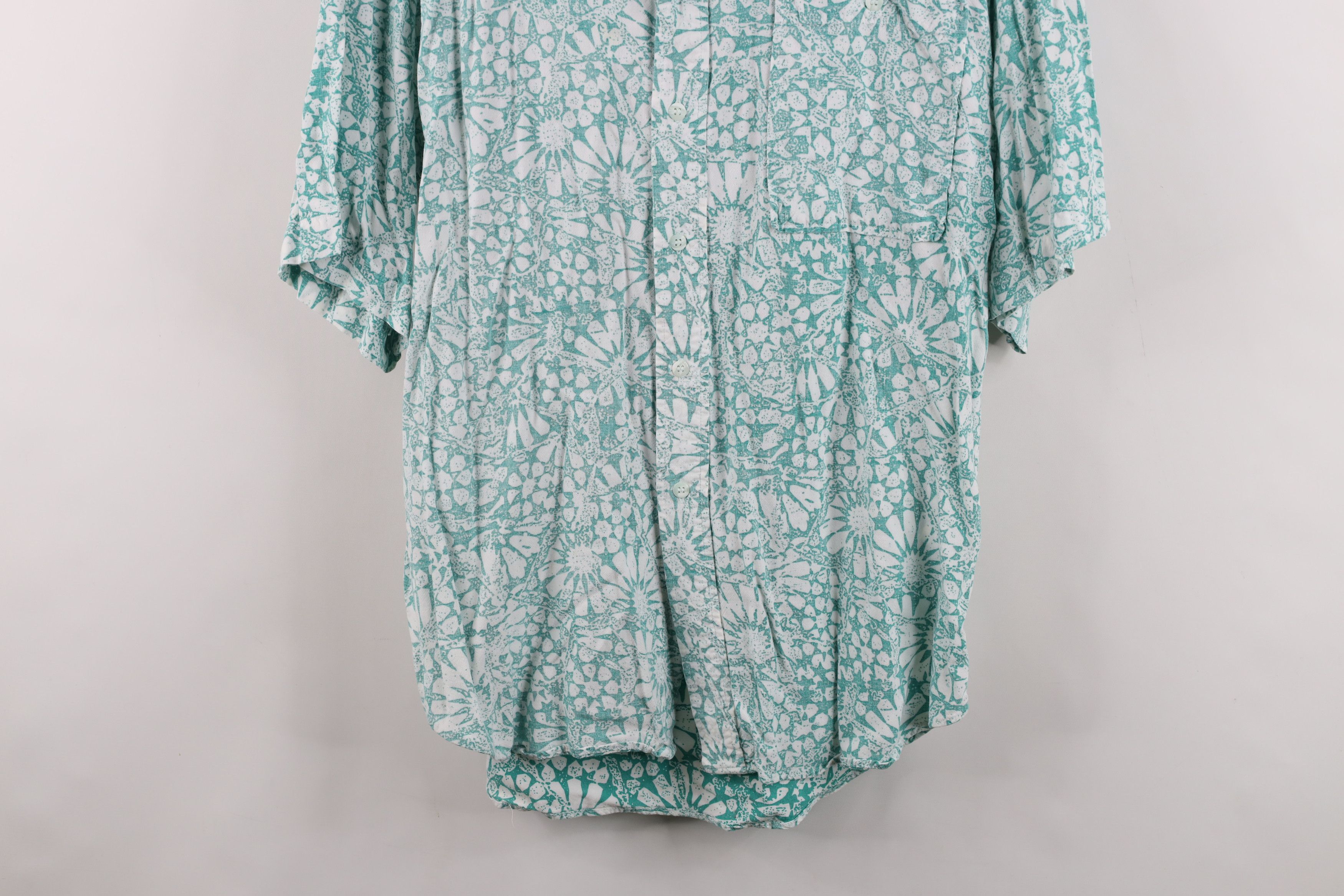Vintage Vintage 90s Streetwear Abstract Flower Surf Button Shirt Size US L / EU 52-54 / 3 - 3 Thumbnail