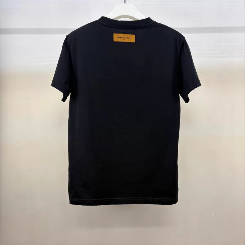 Louis Vuitton Louis Vuitton Black Embossed Logo T-Shirt Size US M / EU 48-50 / 2 - 2 Thumbnail