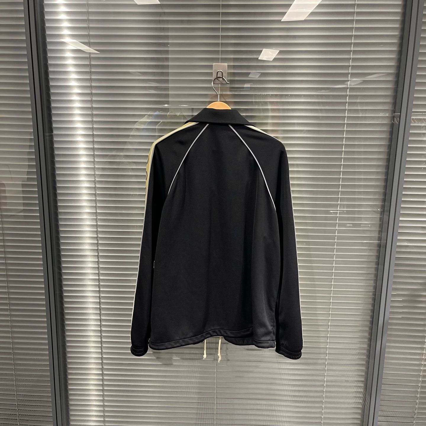 Gucci Gucci Arm Taped Logo Jacket M Size US M / EU 48-50 / 2 - 2 Thumbnail