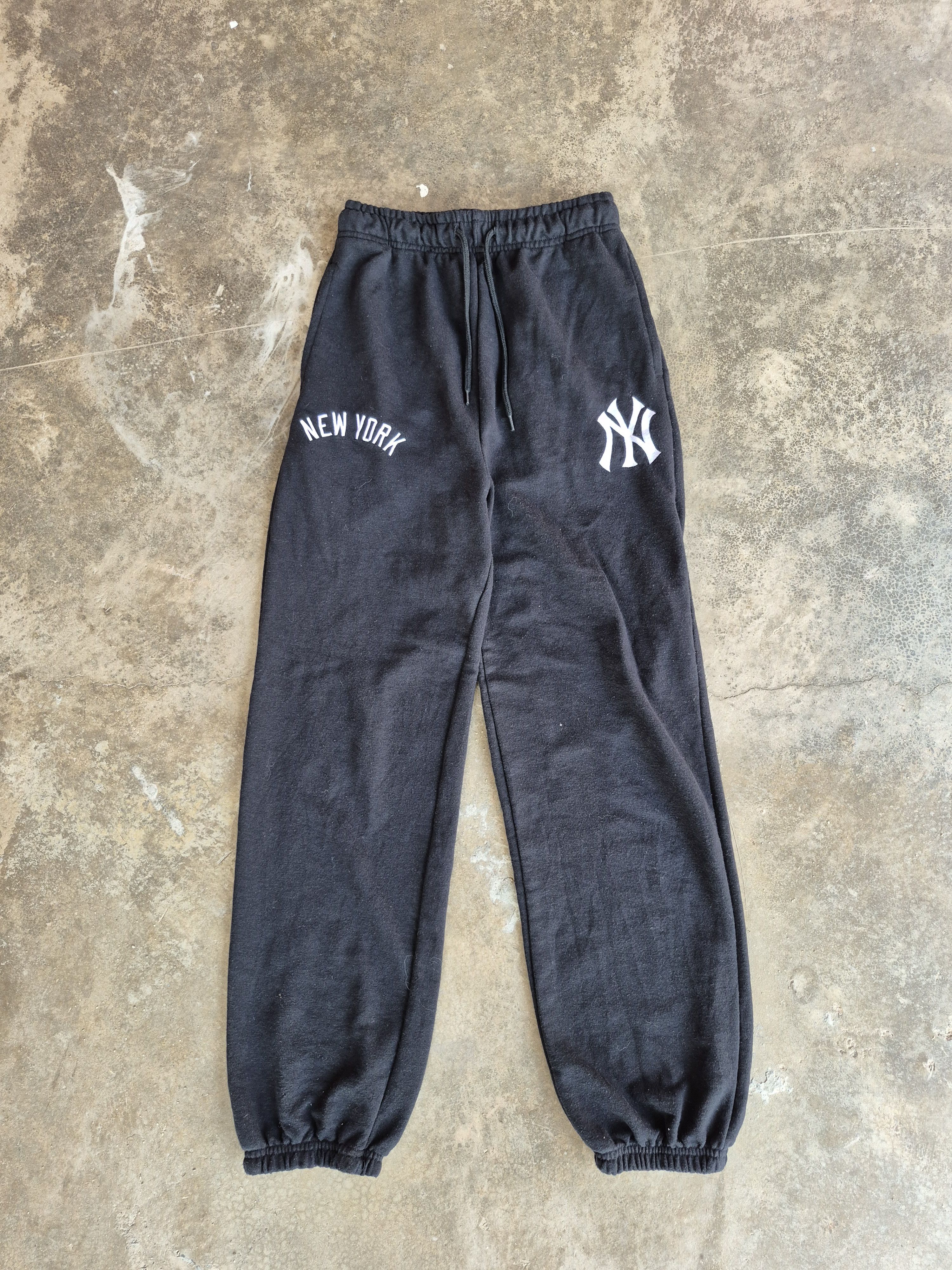 MLB 🔥 New York MLB Joggers Sweatpants Size US 26 / EU 42 - 1 Thumbnail