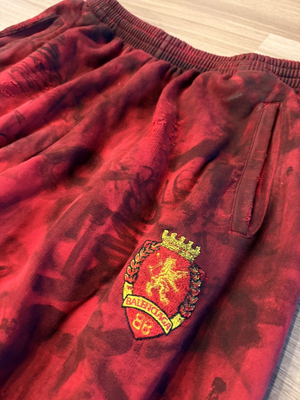 Balenciaga Balenciaga SS23 Red Skater Graffiti Sweatpants Size US 34 / EU 50 - 2 Thumbnail