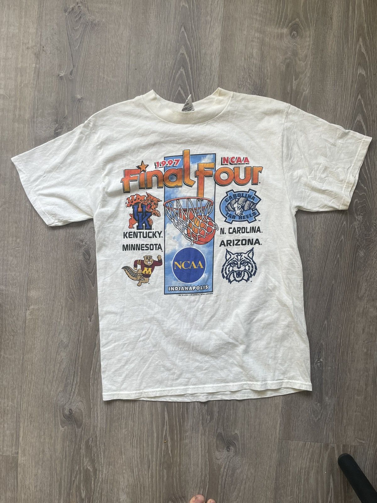 Vintage Vintage 1997 NCAA FINAL FOUR TEE Size US L / EU 52-54 / 3 - 1 Thumbnail