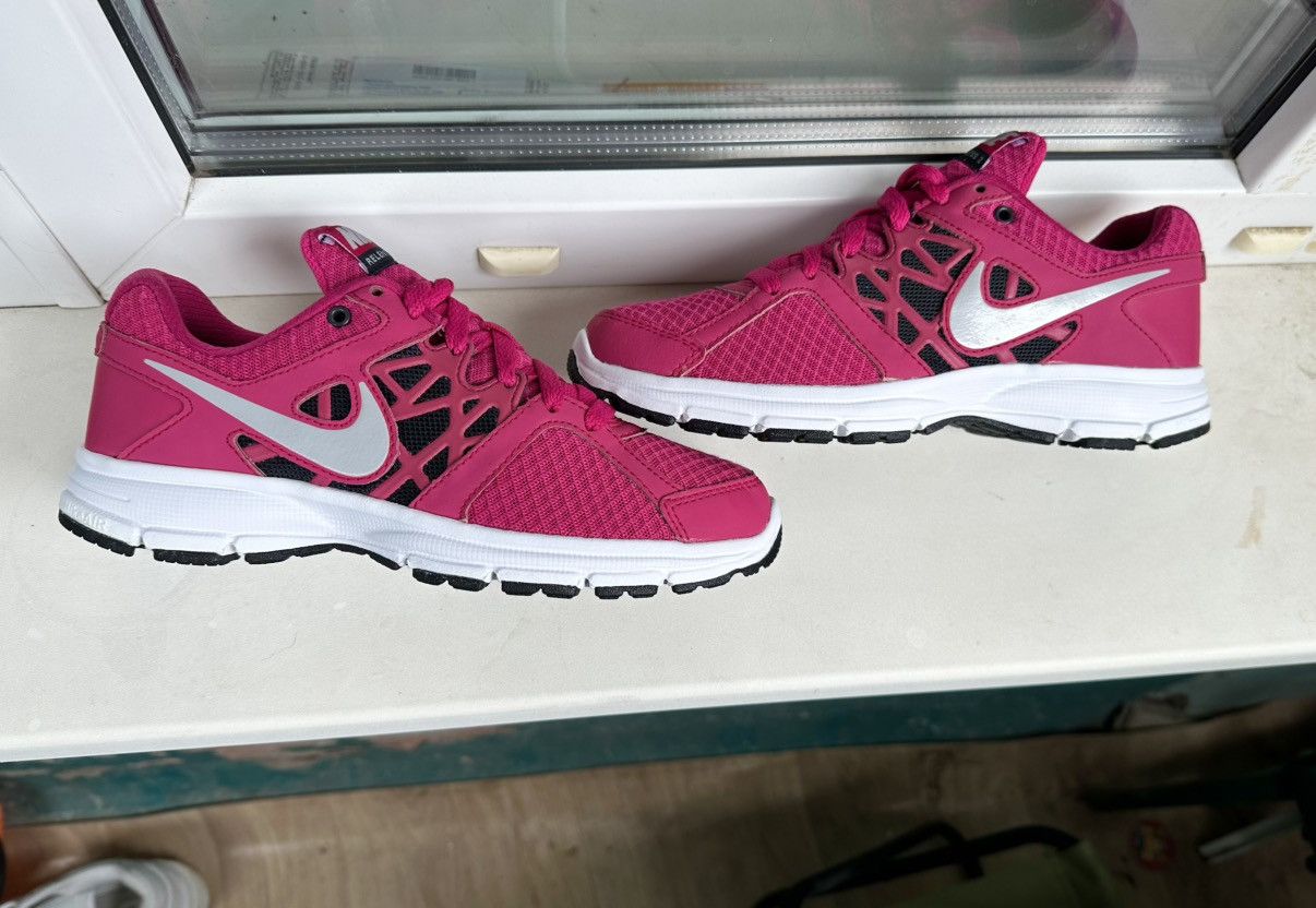 Nike Nike Relentless 2 38,5 EUR/7,5 US/ 5 UK Size US 7.5 / IT 37.5 - 2 Thumbnail