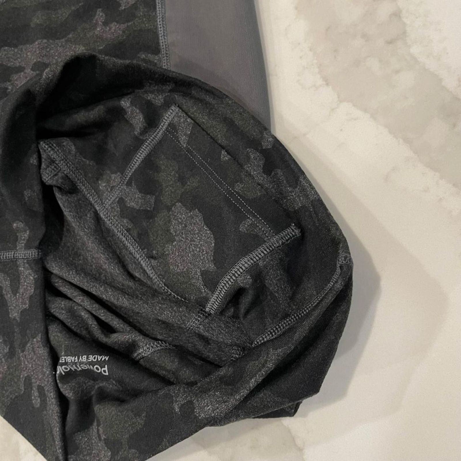 Fabletics Fabletics On-The-Go PowerHold Legging Camo Women’s Small Size 27" / US 4 / IT 40 - 6 Thumbnail